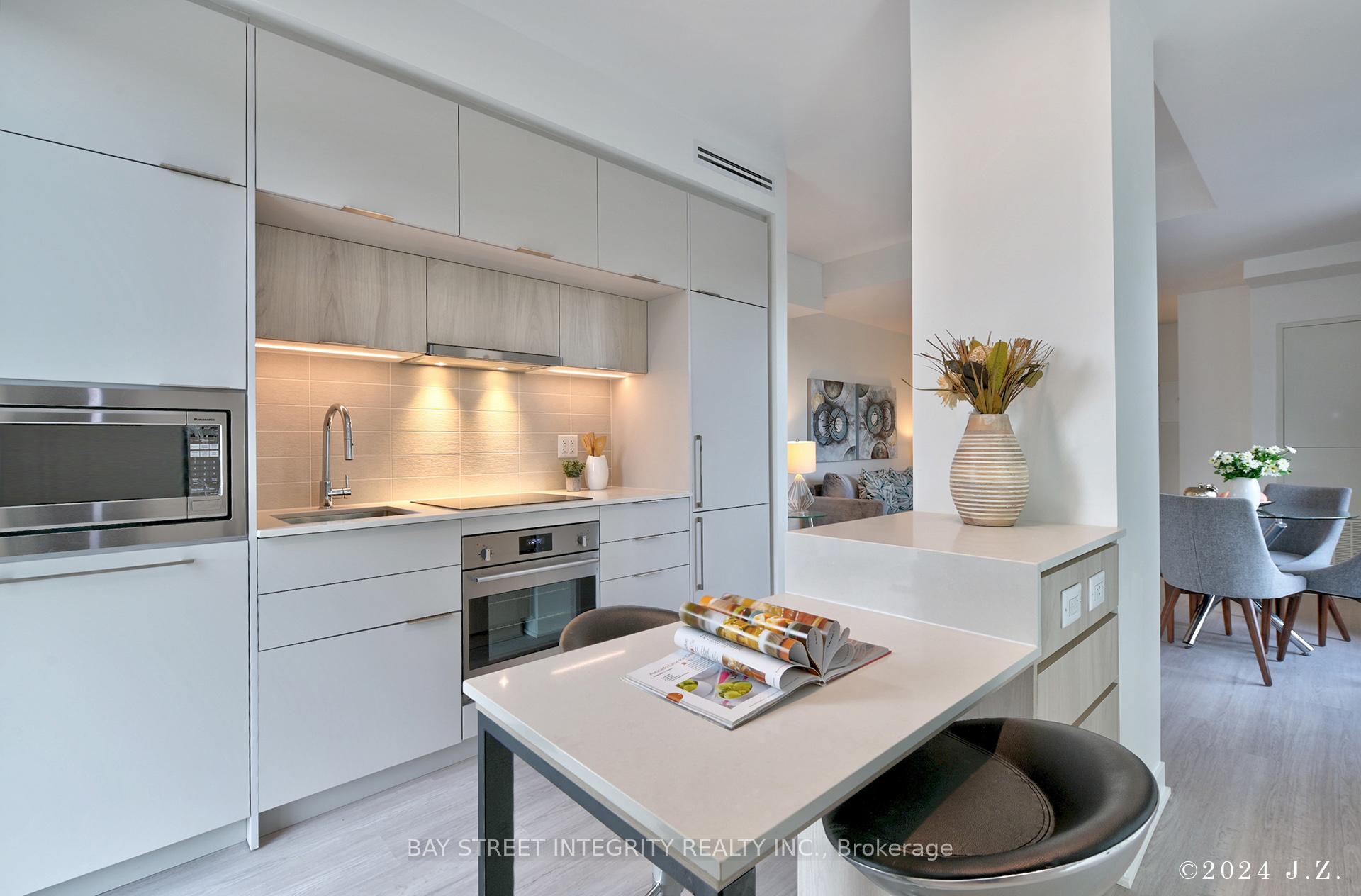 3 Bedrooms Condo at 185 Alberta, Toronto For sale