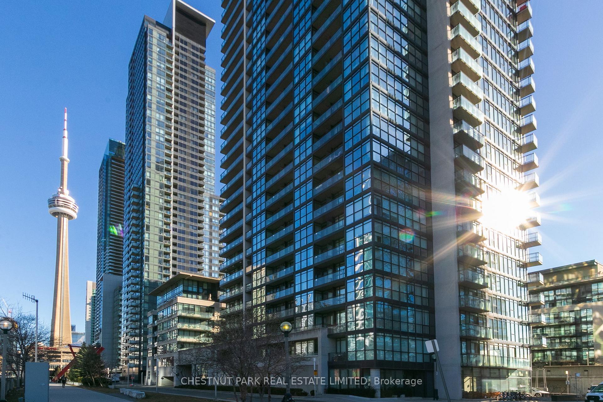 3 Bedrooms Condo at 25 Capreol, Toronto For sale