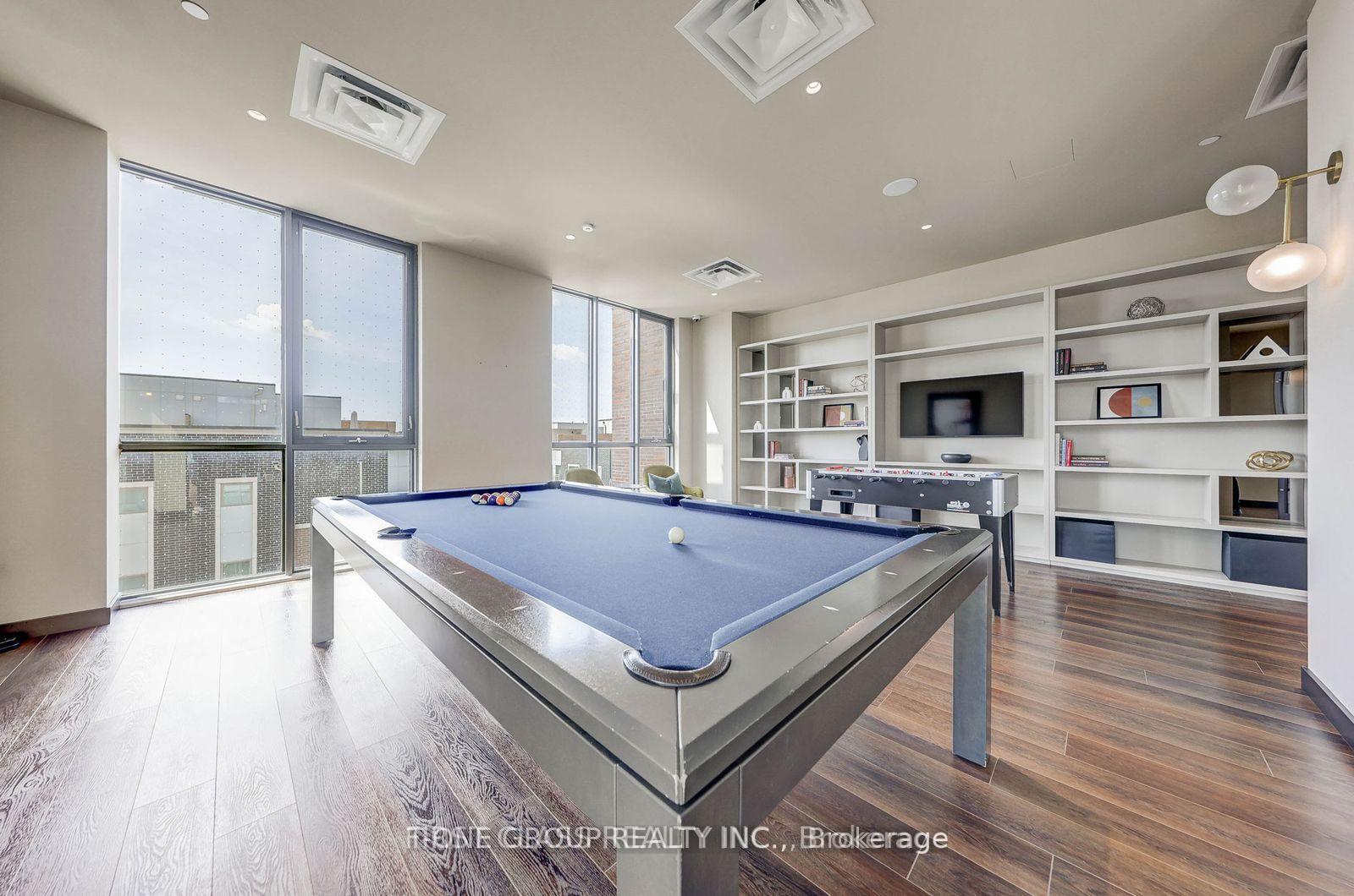 2 Bedrooms Condo at 10 Honeycrisp, Vaughan For sale