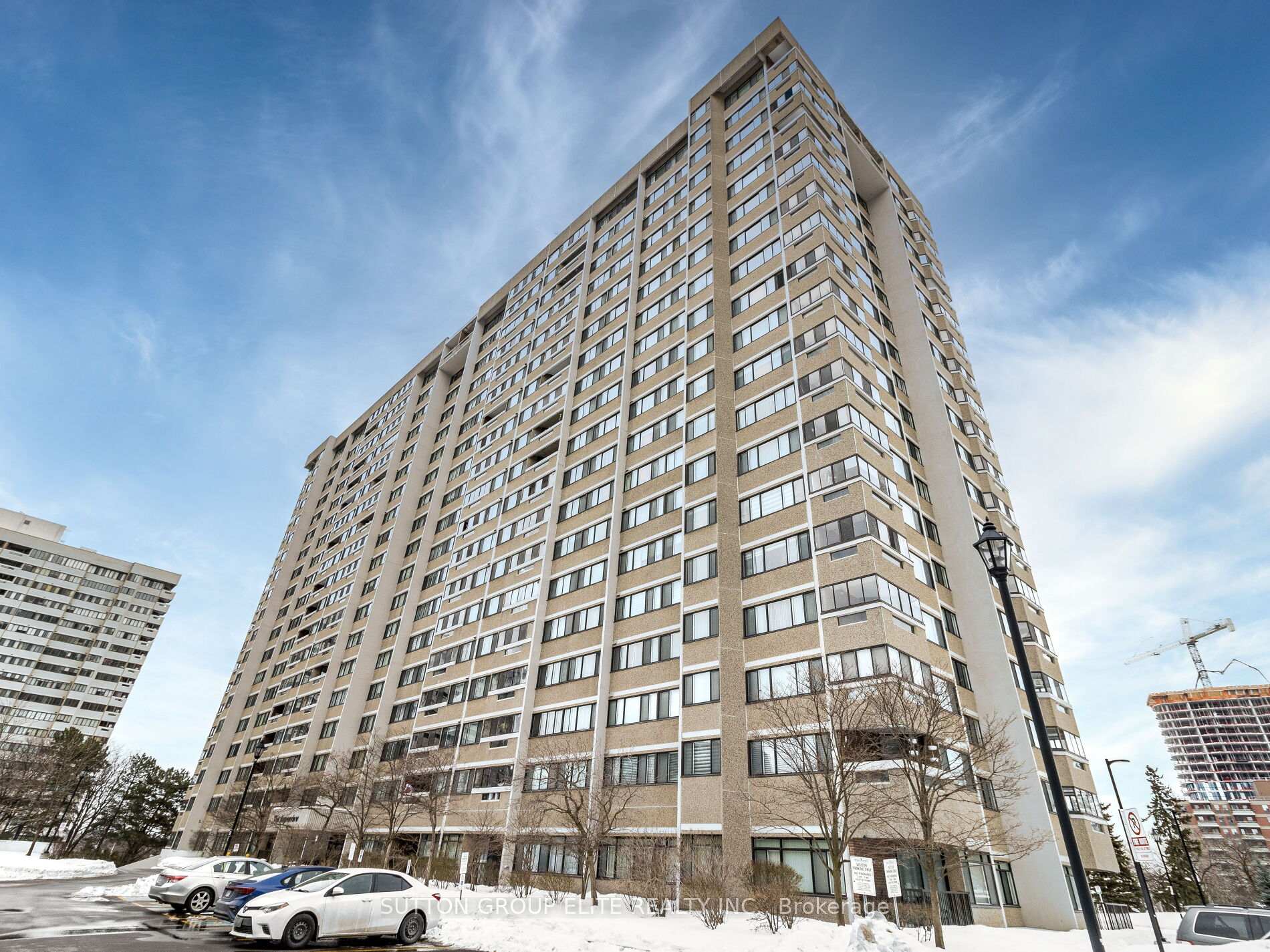 2 Bedrooms Condo at 50 Elm, Mississauga For sale