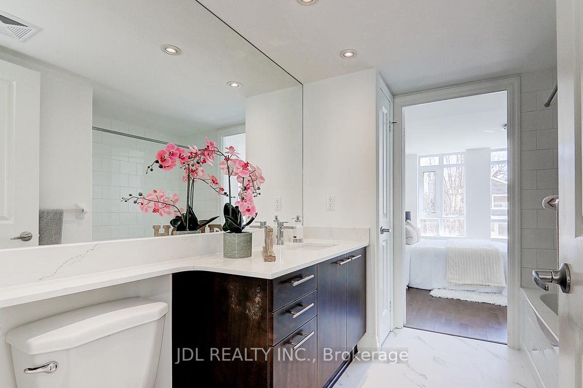 3 Bedrooms Condo at 934 Mount Pleasant,  Toronto For sale