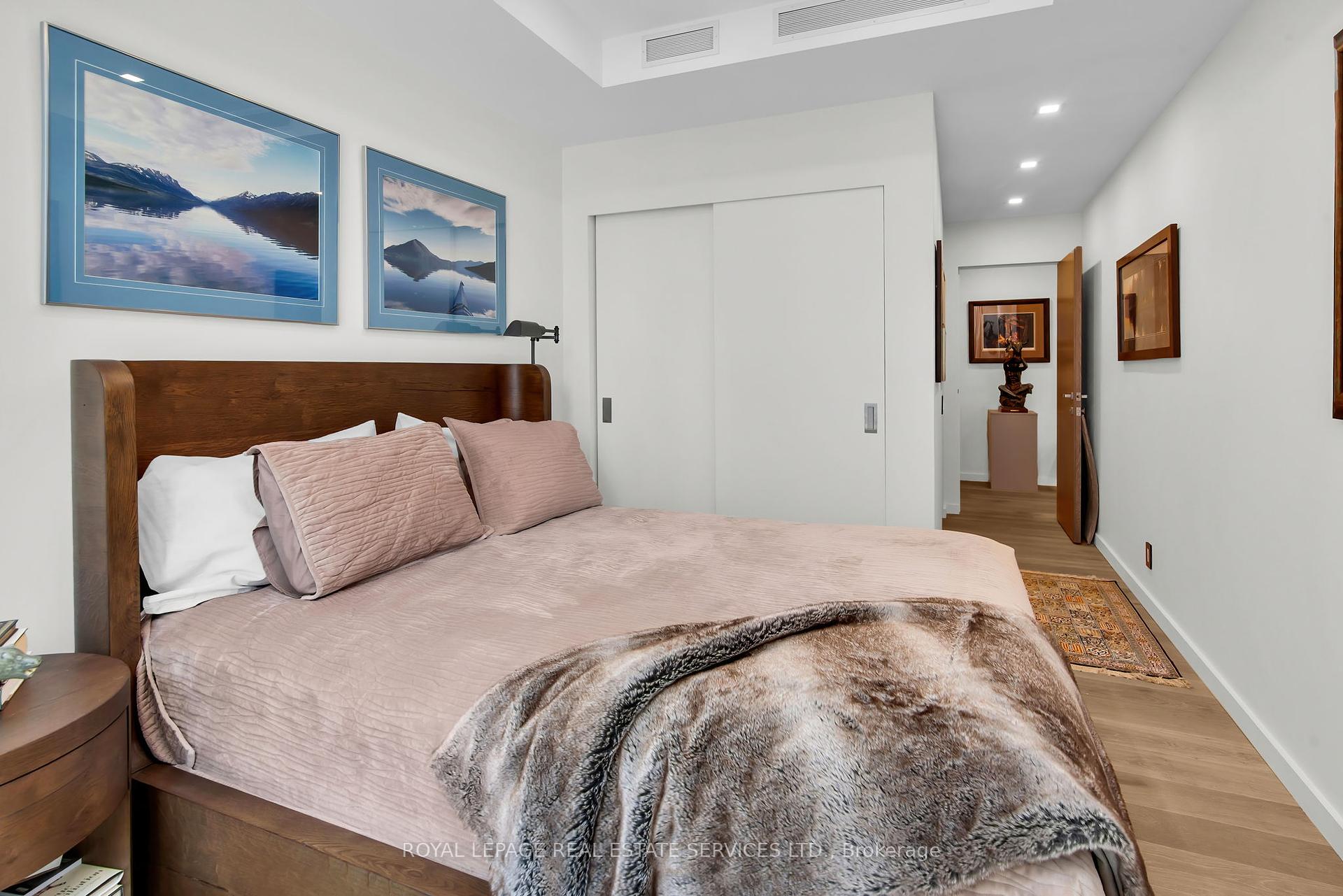 2 Bedrooms Condo at 38 Avenue, Toronto For sale