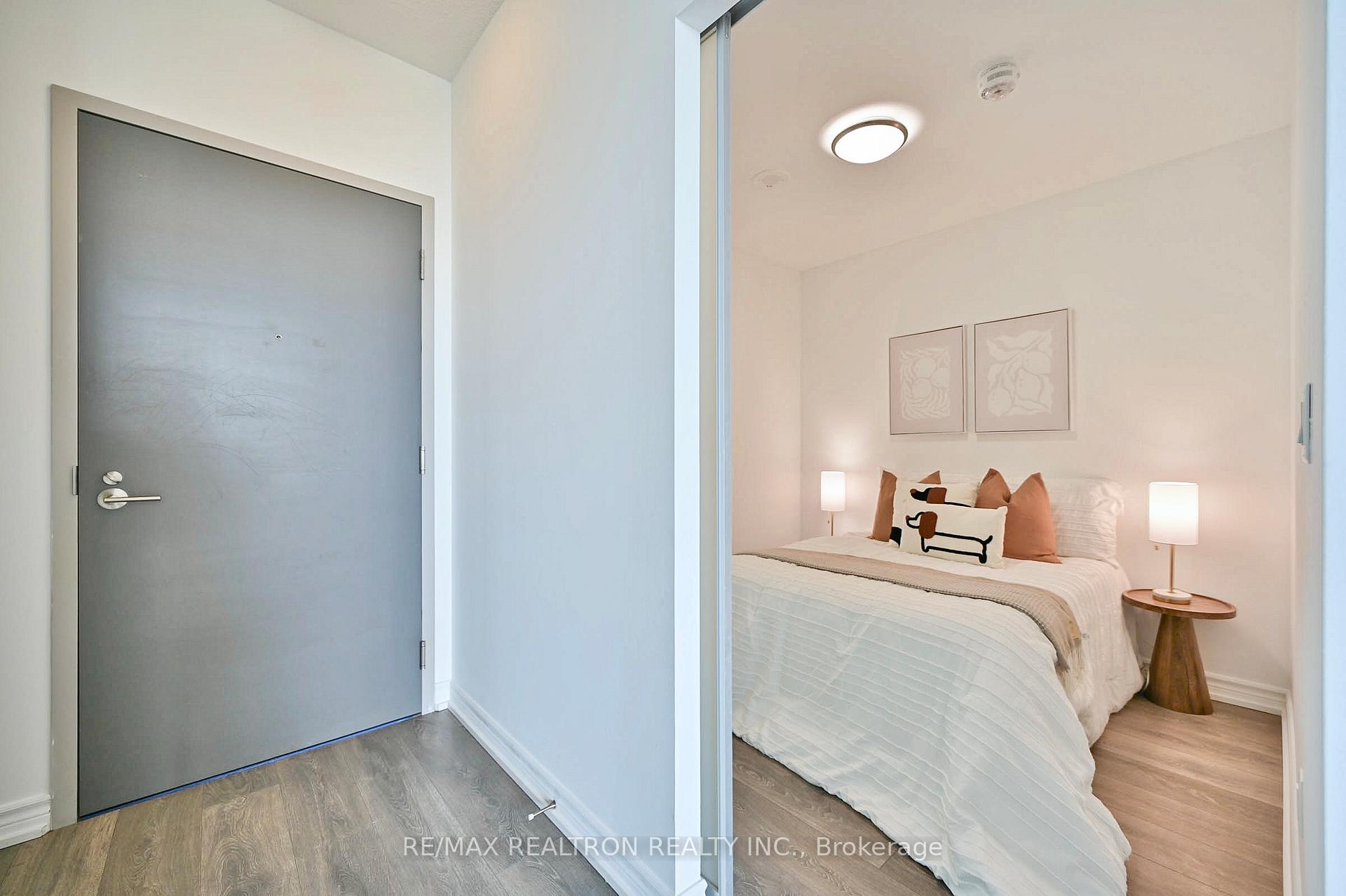2 Bedrooms Condo at 36 Forest Manor, Toronto For sale