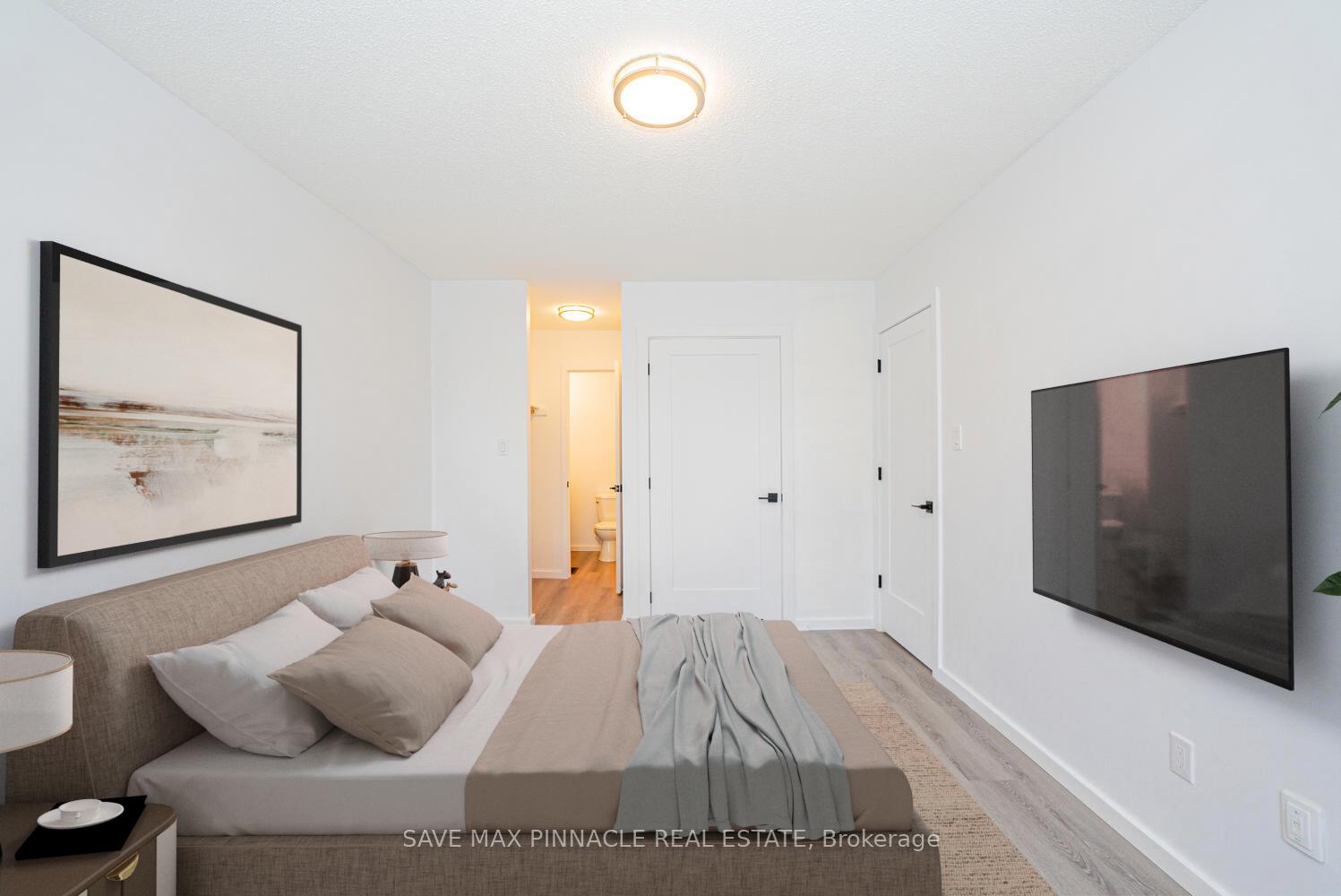 4 Bedrooms Condo at 2120 Rathburn,  Mississauga For sale