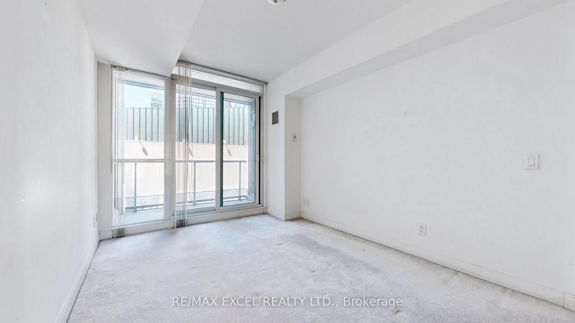 2 Bedrooms Condo at 1 Scott, Toronto For sale