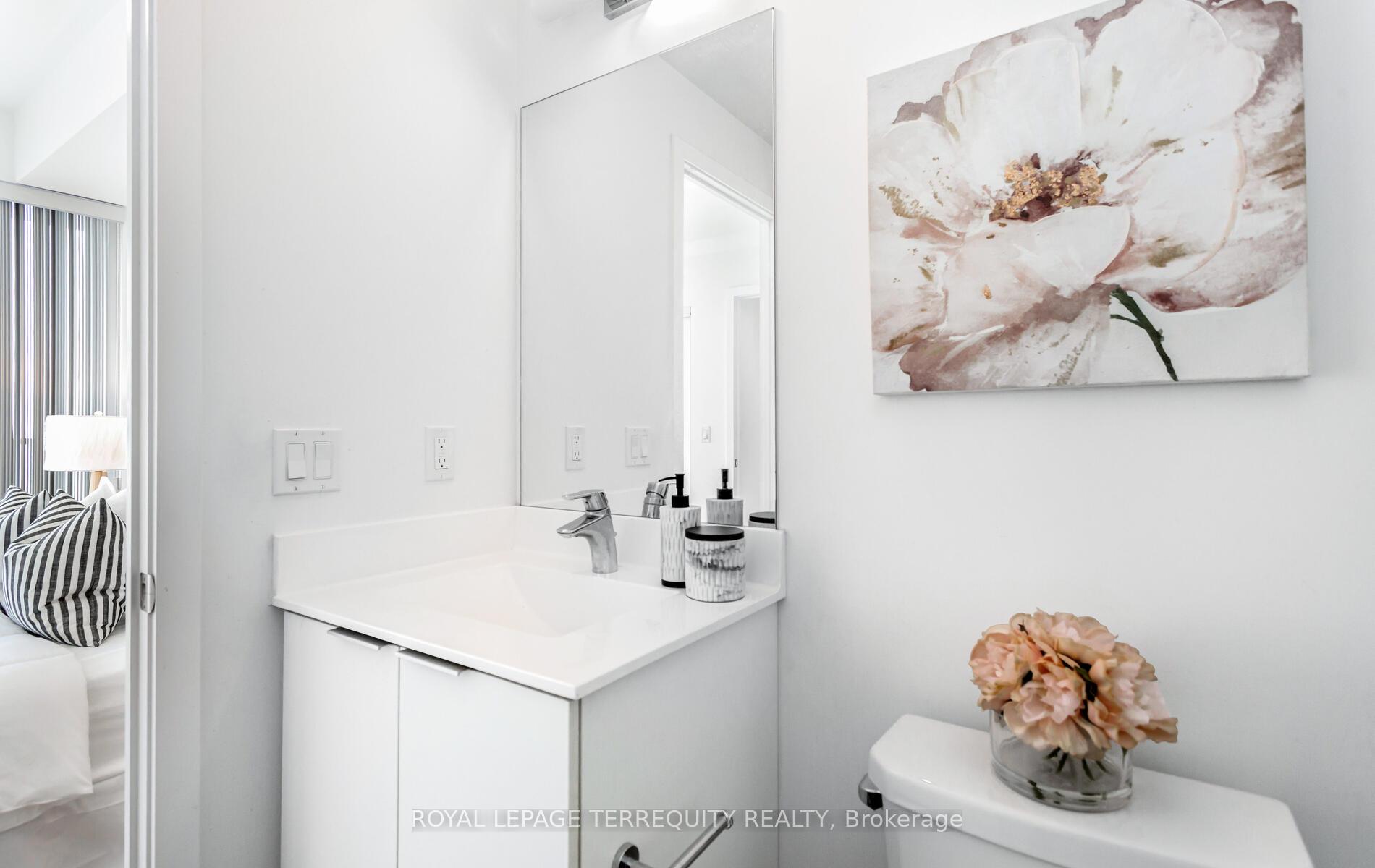 2 Bedrooms Condo at 30 Shore Breeze,  Toronto For sale