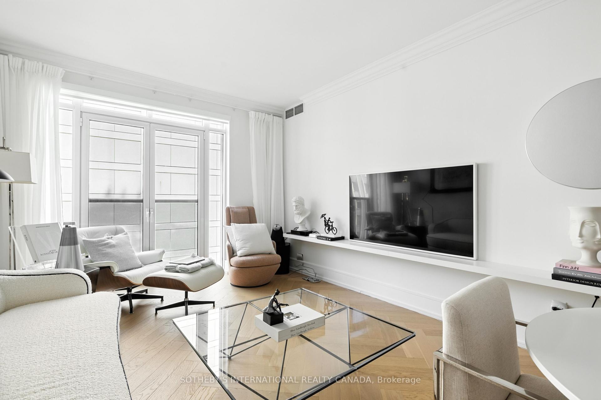 2 Bedrooms Condo at 10 Bellair, Toronto For sale