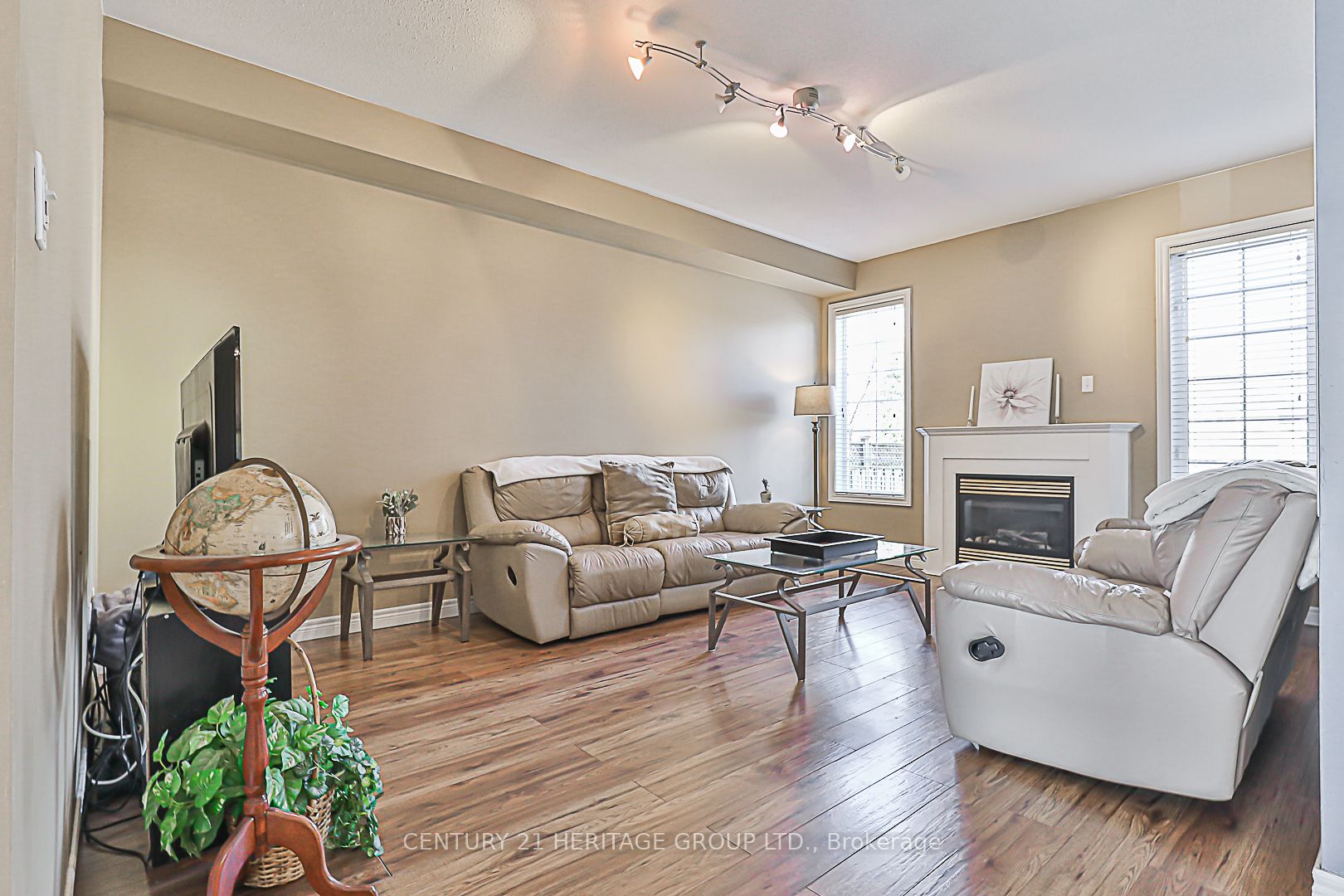 52 Perivale Gardens, Aurora, ON L4G 7P8