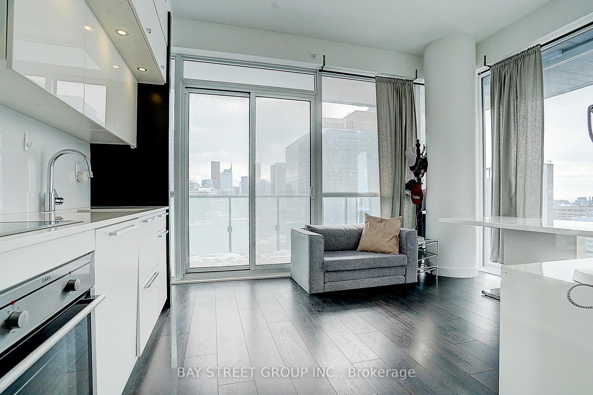 1 Bedroom Condo at 15 Grenville, Toronto For sale