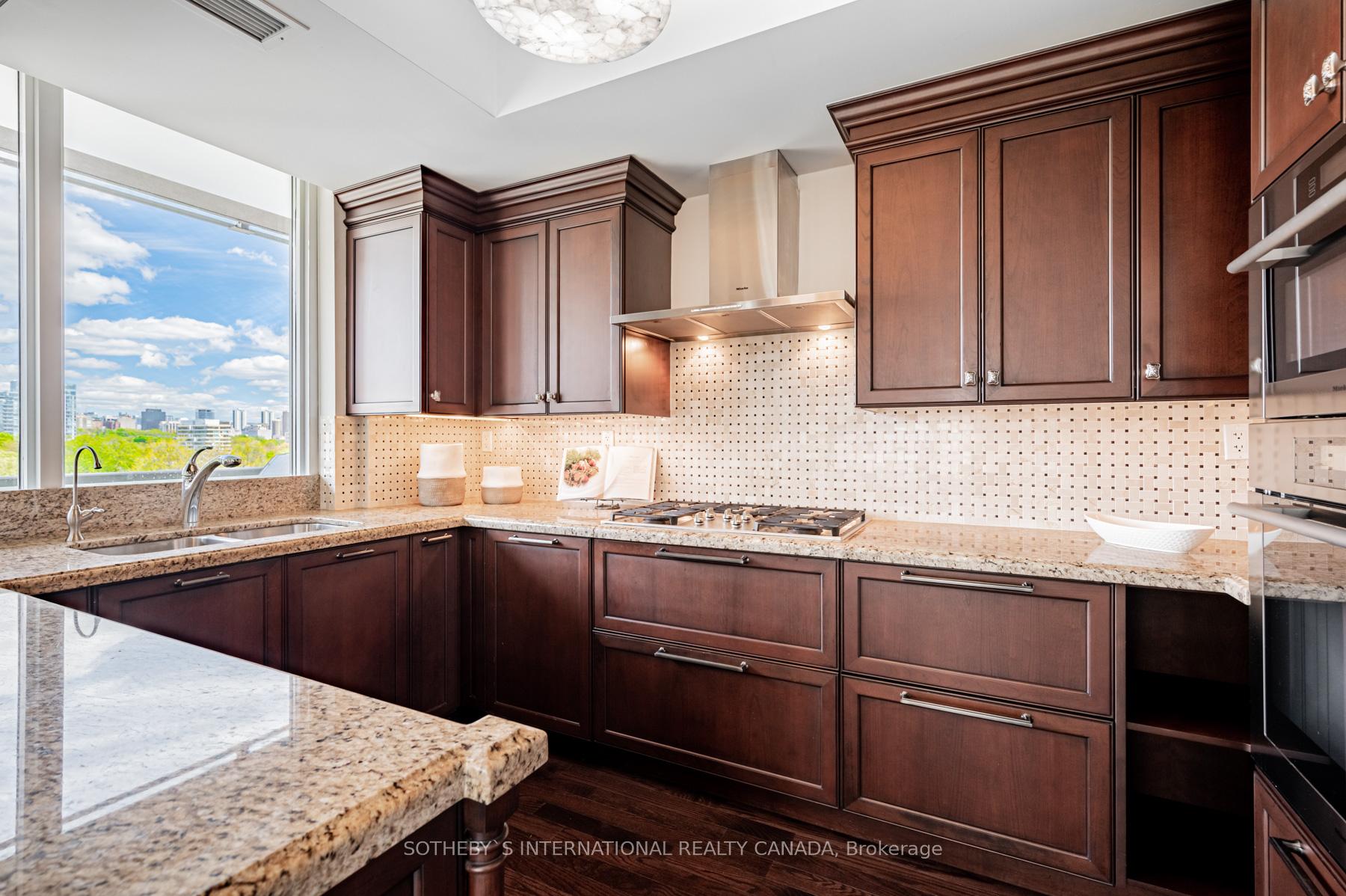 2 Bedrooms Condo at 1 Bedford,  Toronto For sale