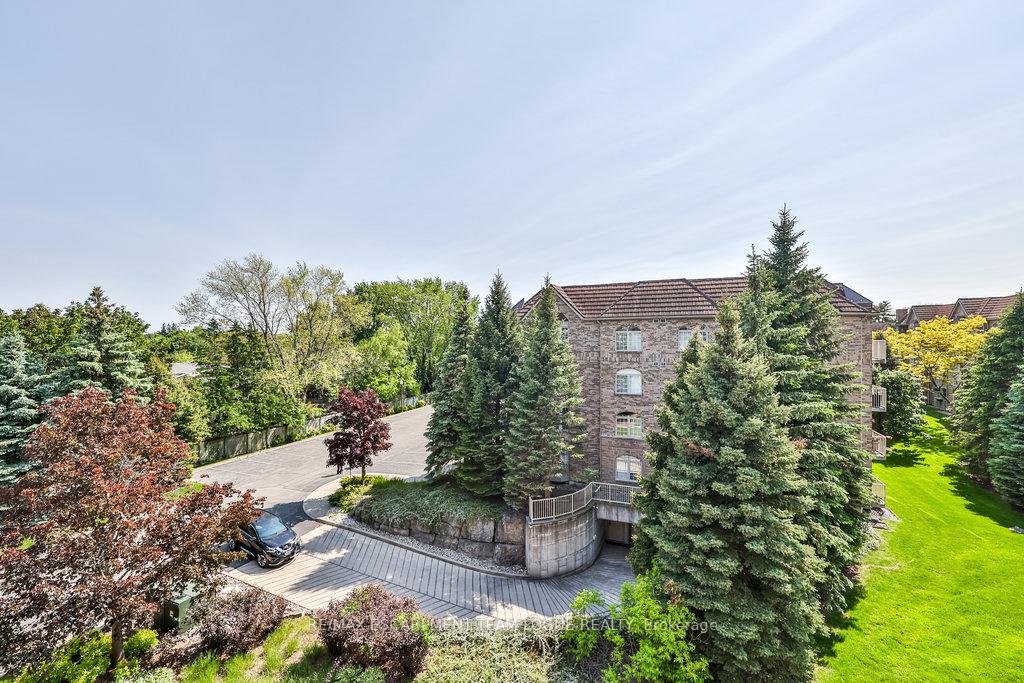 2 Bedrooms Condo at 216 Plains Road West, Burlington For sale