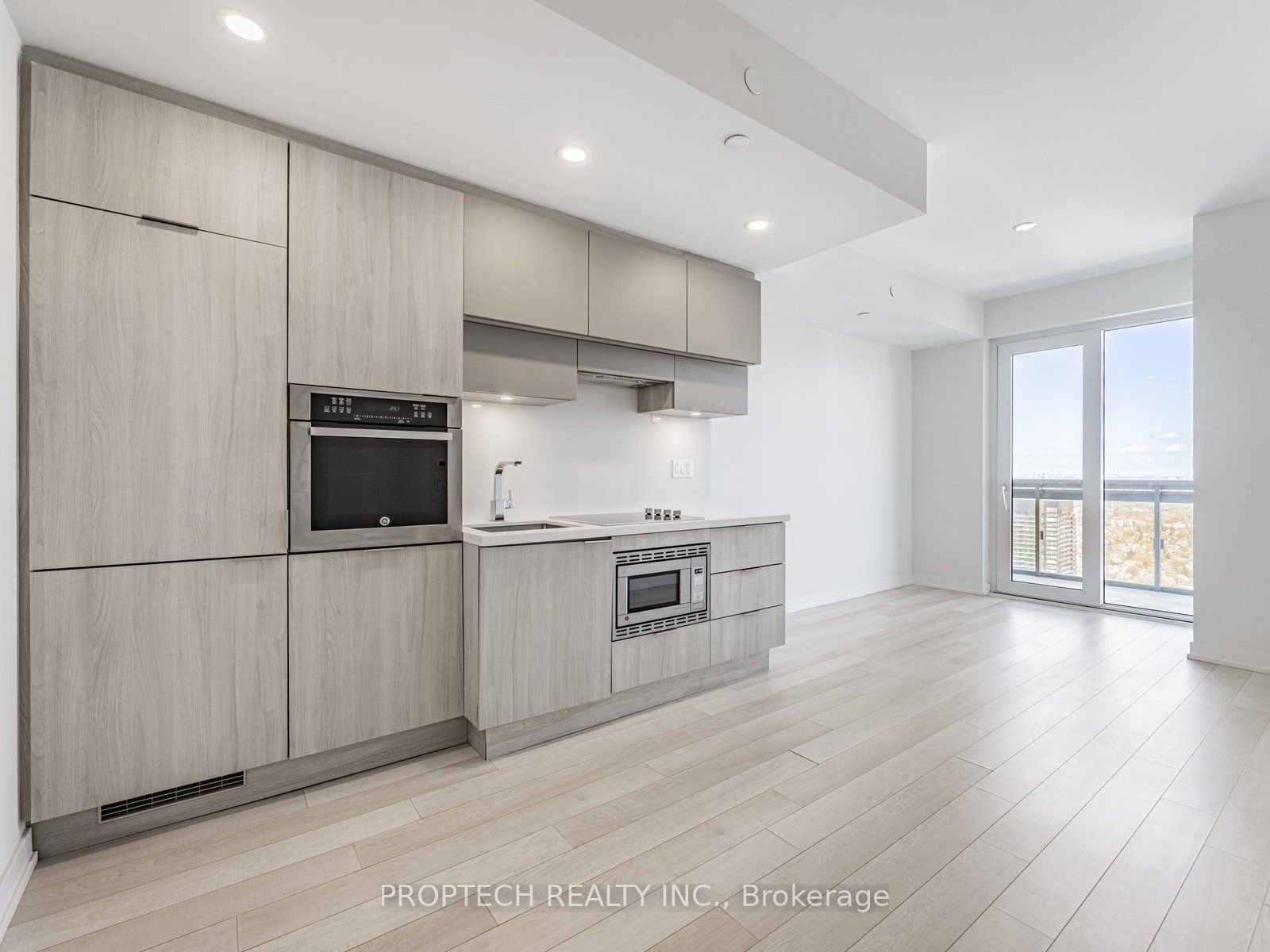 39 Roehampton Avenue, #4201