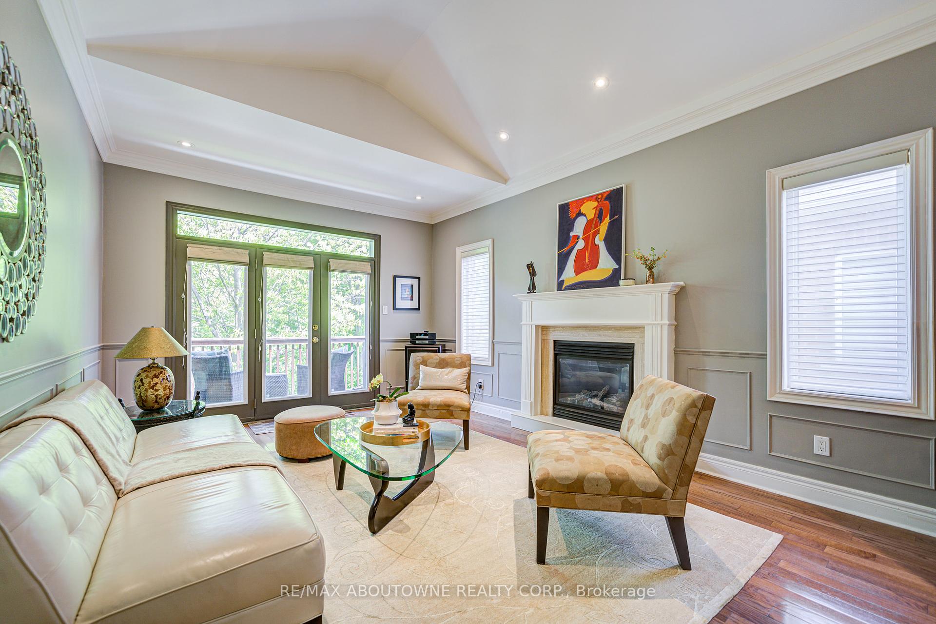 2 Bedrooms Condo at 1169 Dorval, Oakville For sale