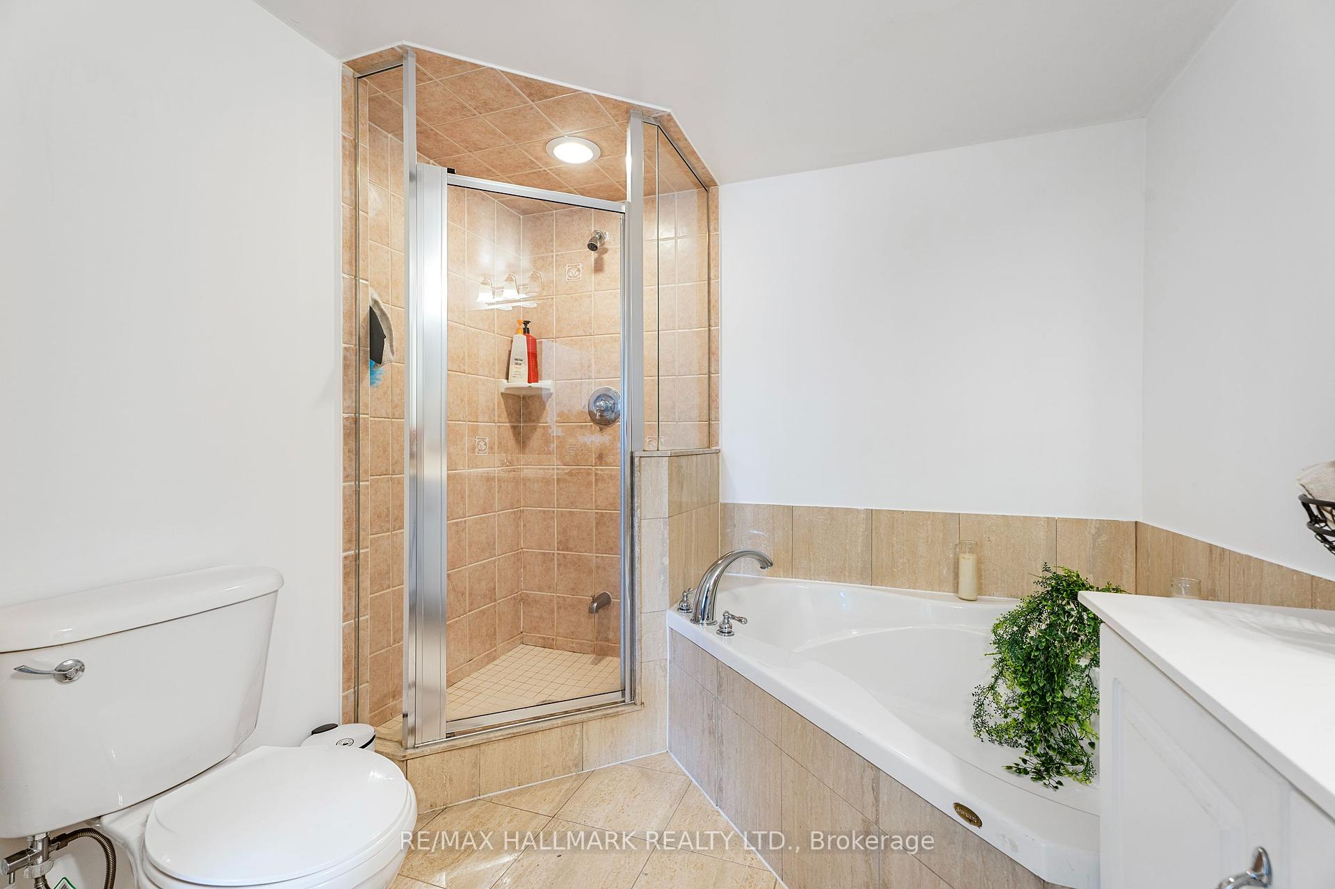 3 Bedrooms Condo at 5 Northtown, Toronto For sale