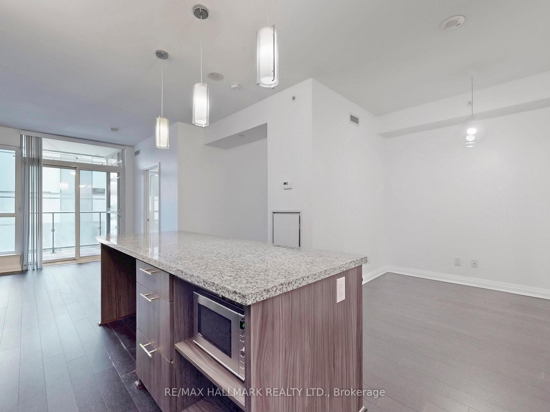 2 Bedrooms Condo at 8 Mercer, Toronto For sale
