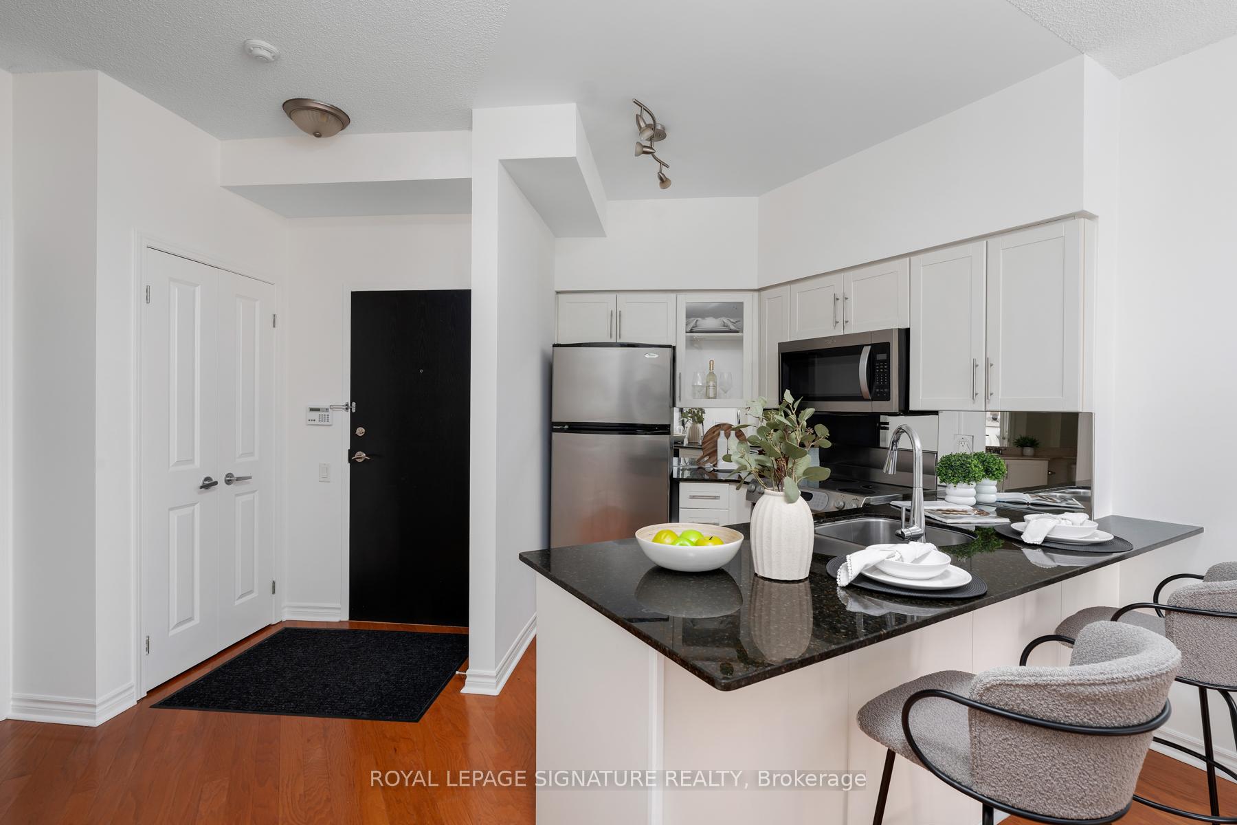 1 Bedroom Condo at 15 Windermere, Toronto For sale