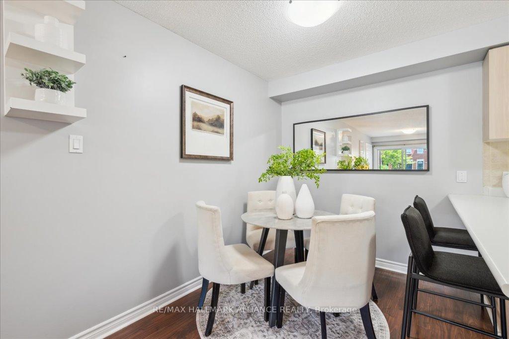 2 Bedrooms Condo at 1701 Lampman, Burlington For sale
