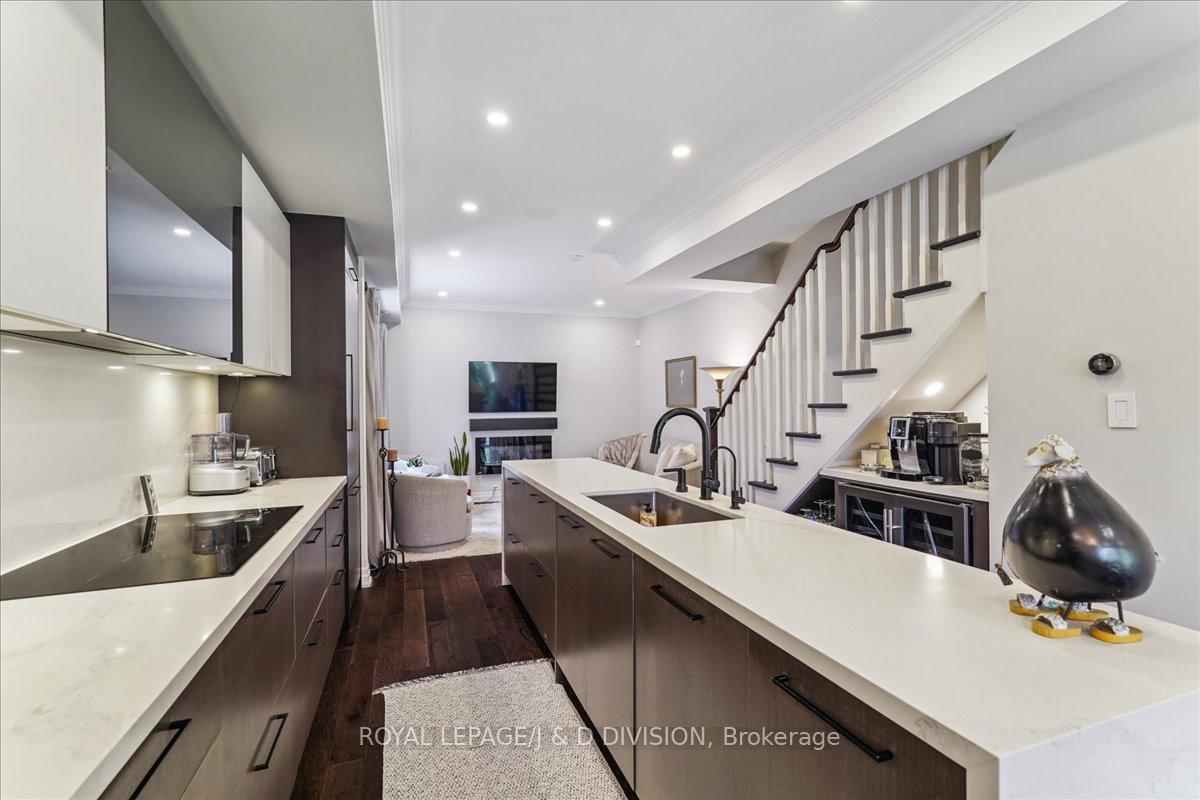 4 Bedrooms Condo at 361 Roehampton, Toronto For sale