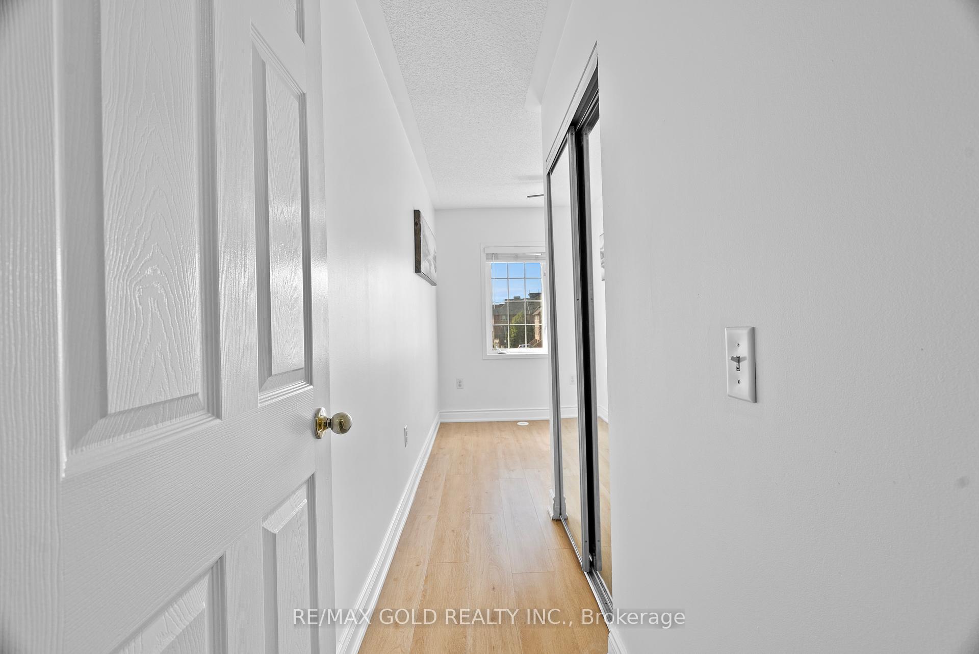 3 Bedrooms Condo at 50 Strathaven, Mississauga For sale