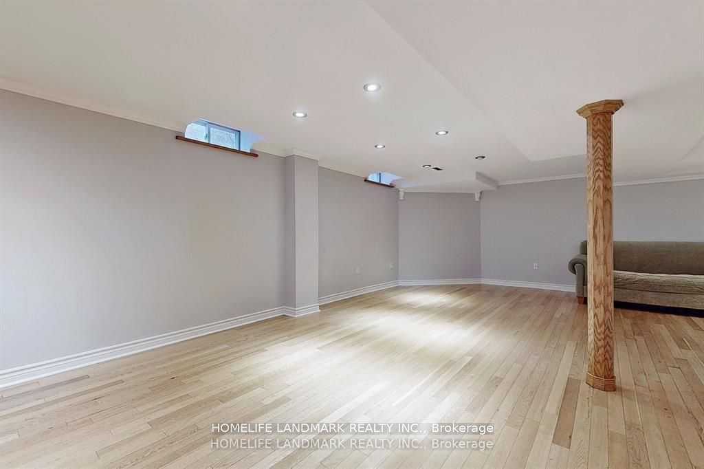 3452 Cherrington Crescent