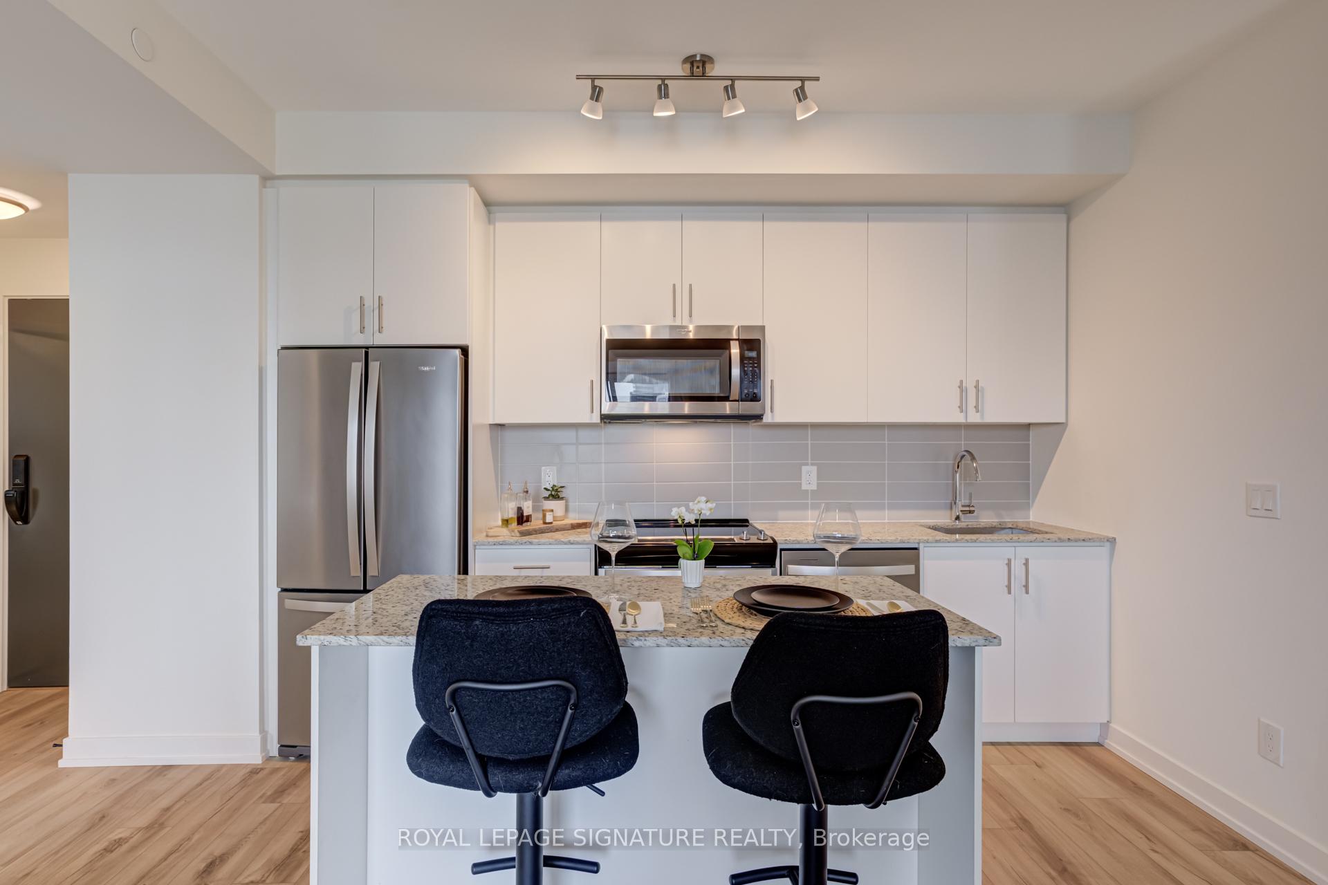 2 Bedrooms Condo at 335 Wheat Boom, Oakville For sale