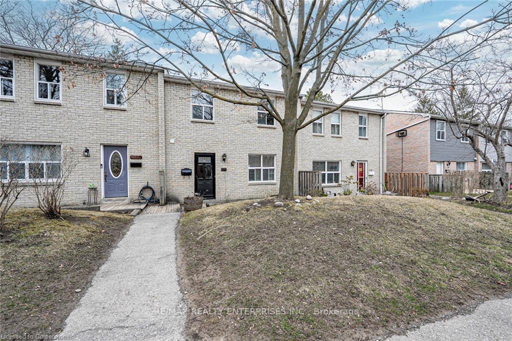 4 Bedrooms Condo at 1050 Shawnmarr, Mississauga For sale
