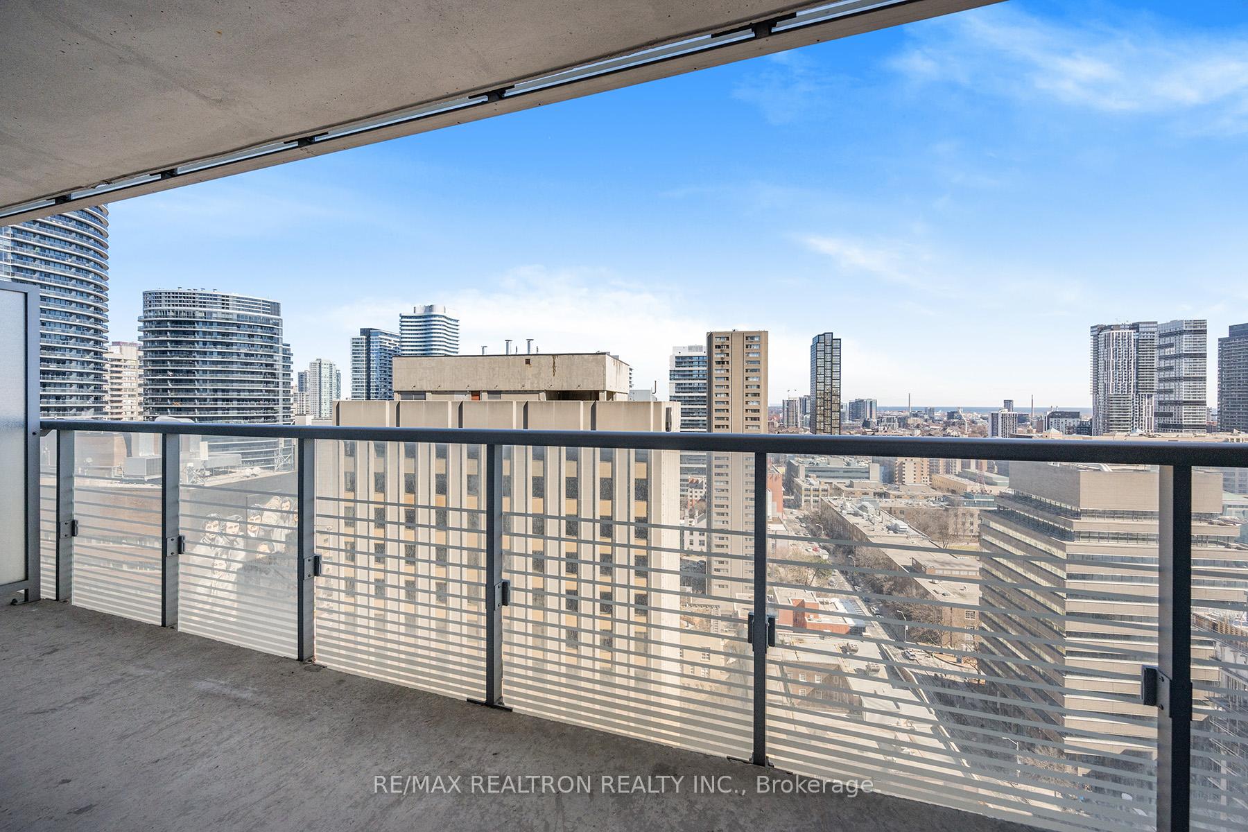 2 Bedrooms Condo at 386 Yonge,  Toronto For sale