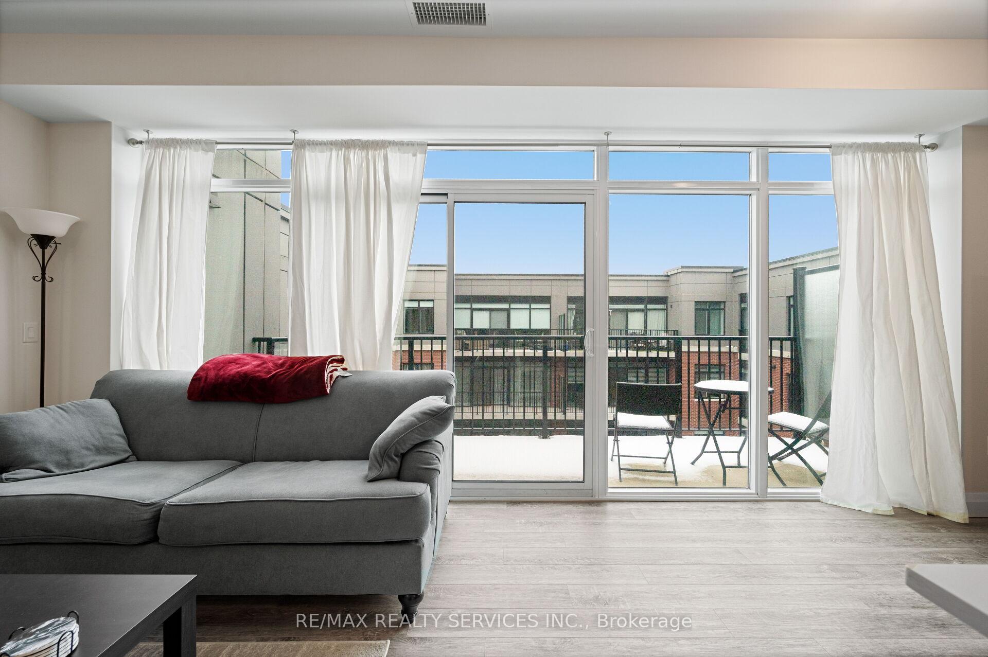 2 Bedrooms Condo at 1 Redfern, Hamilton For sale