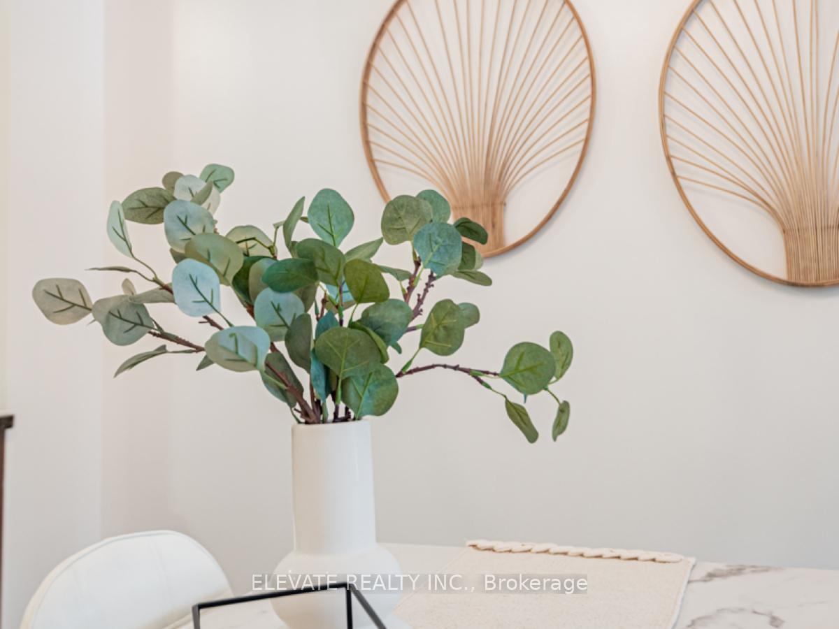 2 Bedrooms Condo at 15 Coneflower, Toronto For sale