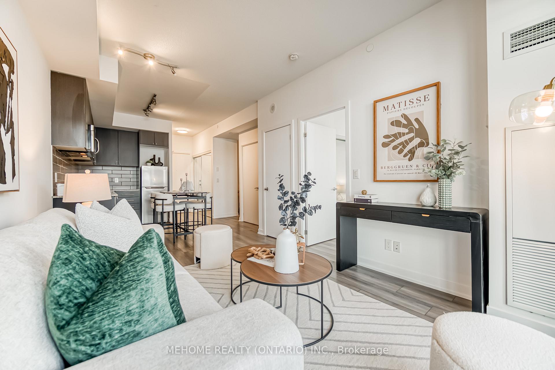 2 Bedrooms Condo at 18 Rean, Toronto For sale