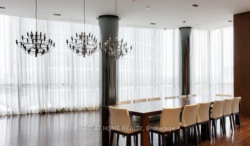 2 Bedrooms Condo at 9 Valhalla Inn, Toronto For sale