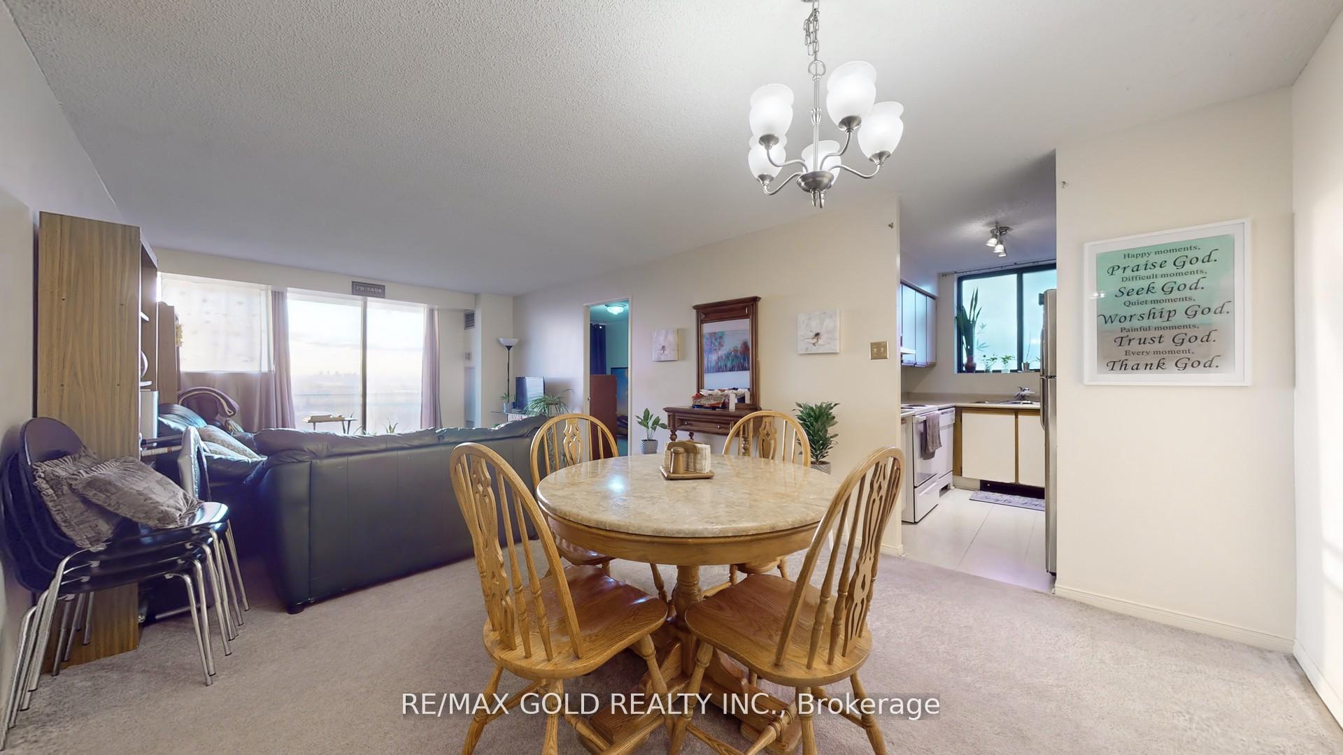 2 Bedrooms Condo at 99 Blackwell, Toronto For sale