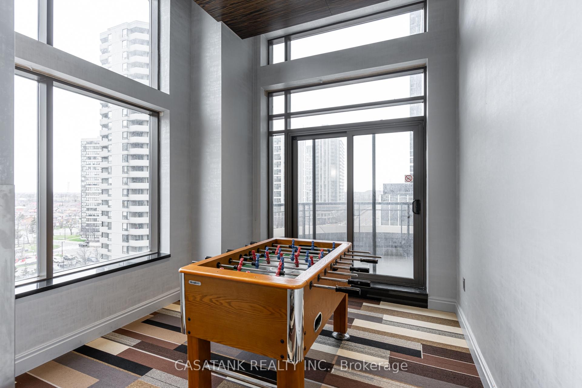 3 Bedrooms Condo at 385 Prince Of Wales, Mississauga For sale