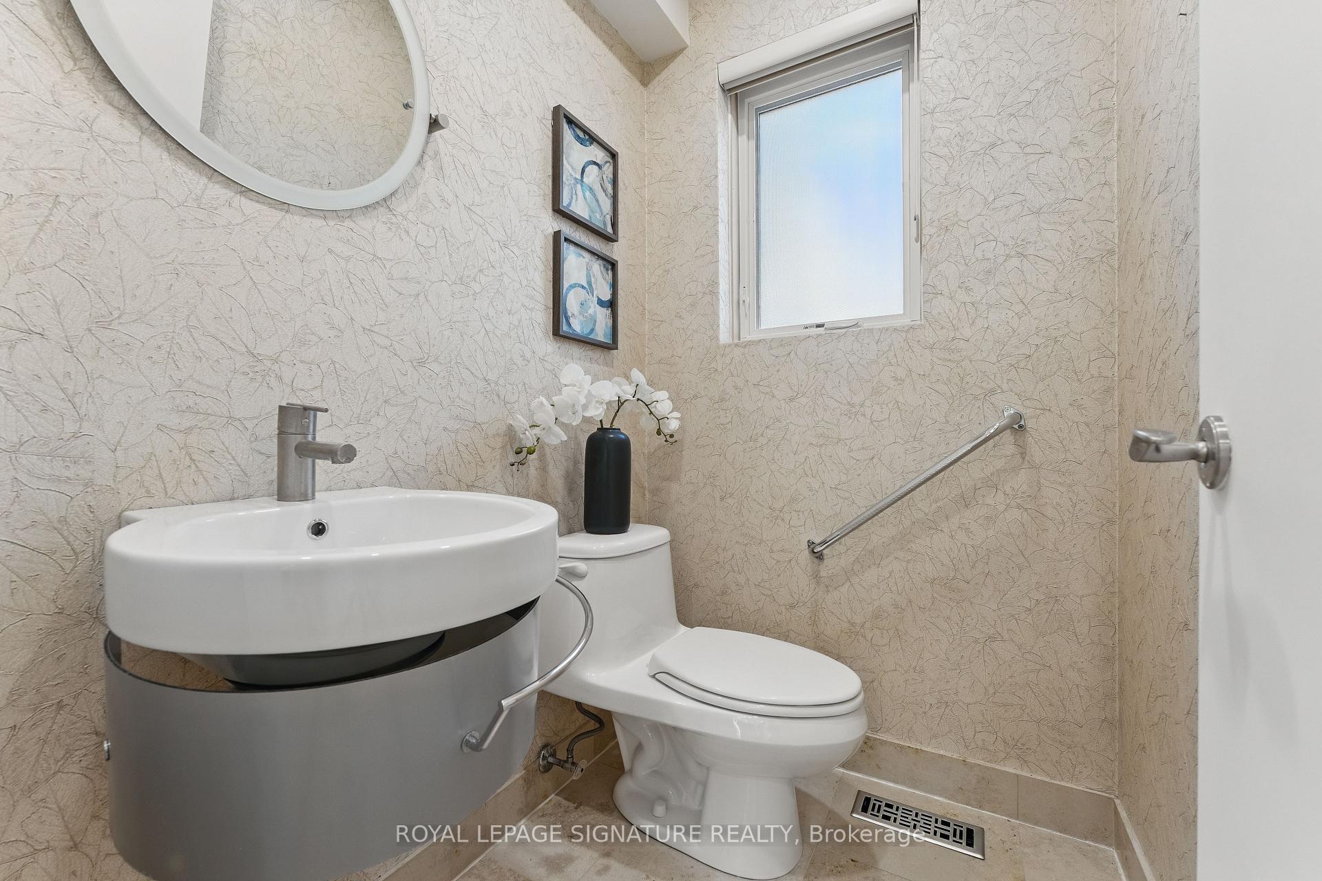 4 Bedrooms Condo at 96 Crimson Mill, Toronto For sale