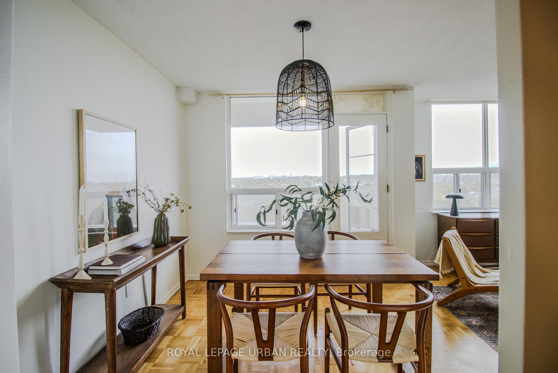 3 Bedrooms Condo at 20 Edgecliff, Toronto For sale