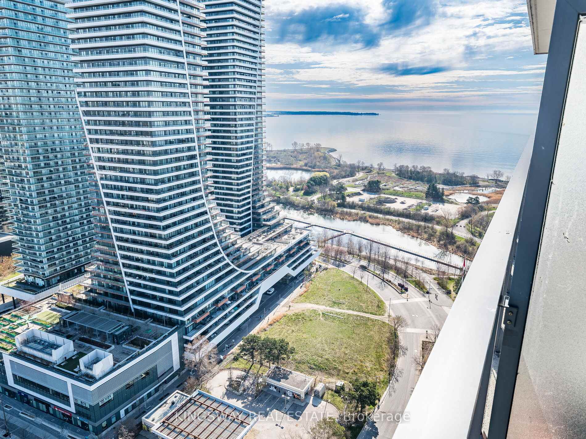 2 Bedrooms Condo at 2200 Lakeshore,  Toronto For sale
