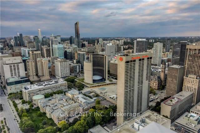 3 Bedrooms Condo at 180 University,  Toronto For sale
