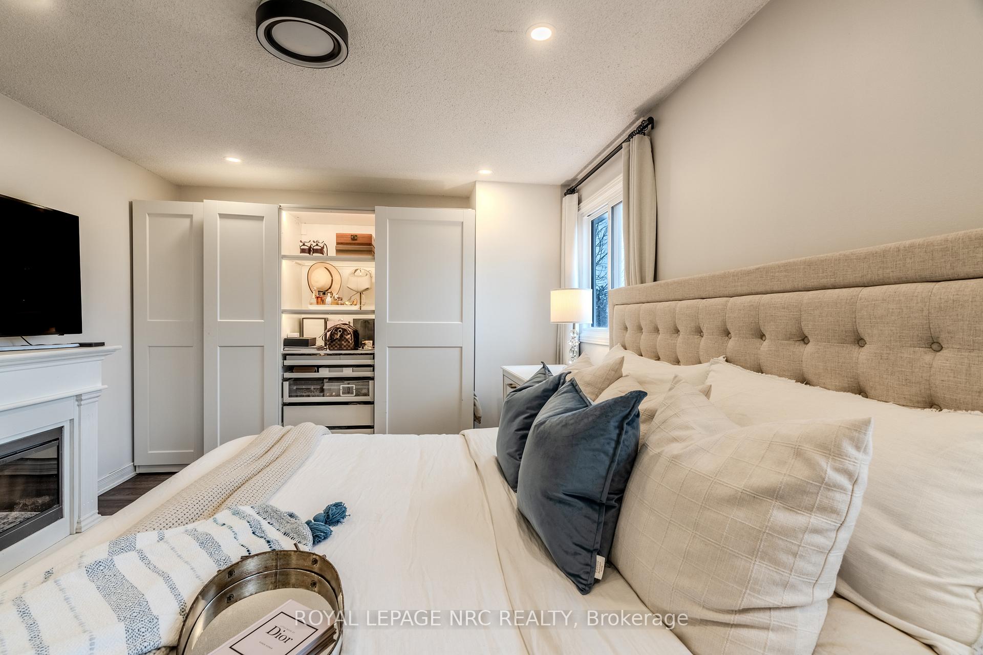 3 Bedrooms Condo at 29 Heritage, Hamilton For sale