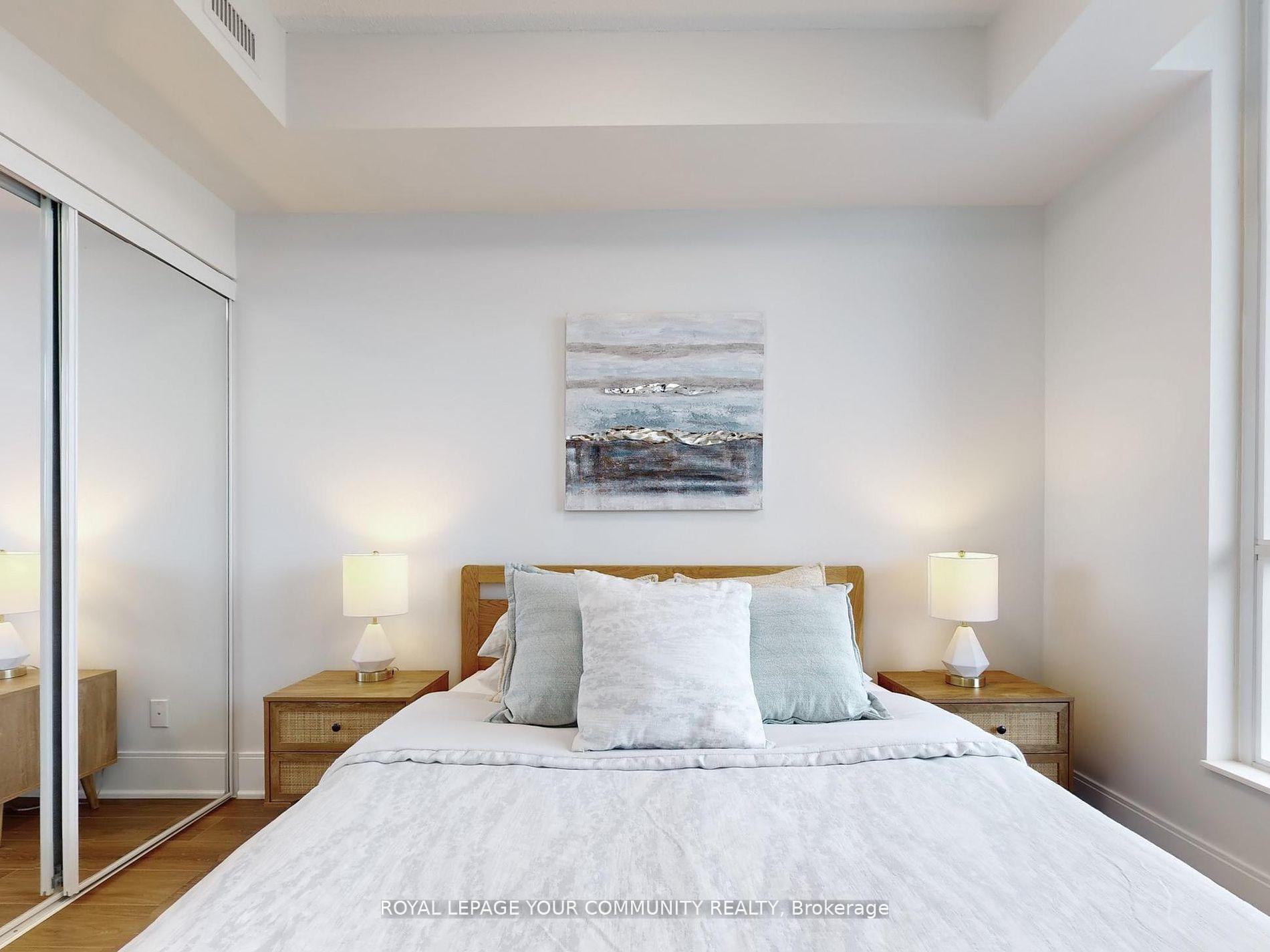 2 Bedrooms Condo at 15 Viking, Toronto For sale