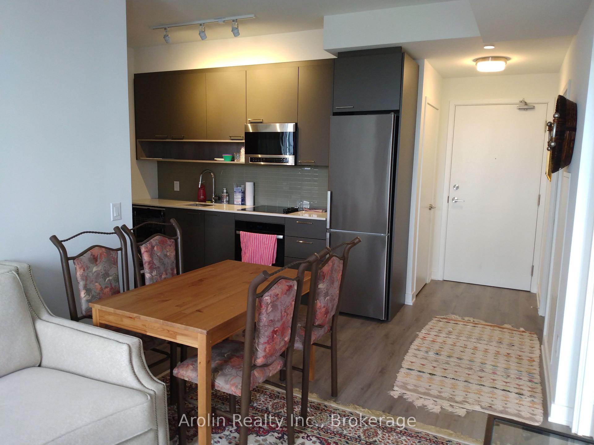 2 Bedrooms Condo at 3005 Pine Glen, Oakville For sale