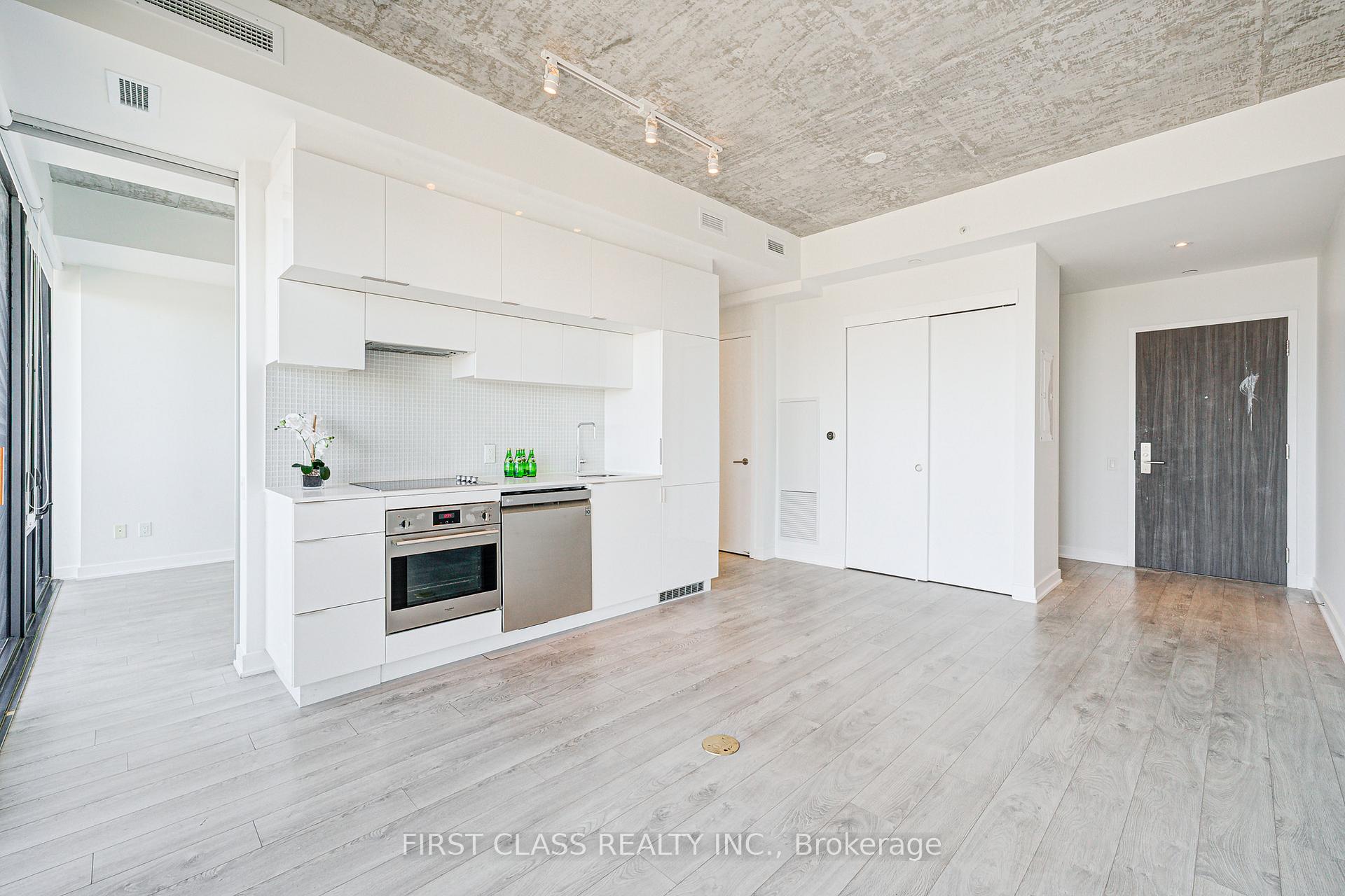 2 Bedrooms Condo at 185 Roehampton, Toronto For sale