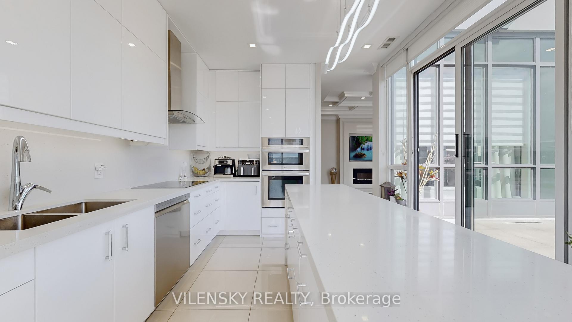 3 Bedrooms Condo at 20 North Park, Vaughan For sale