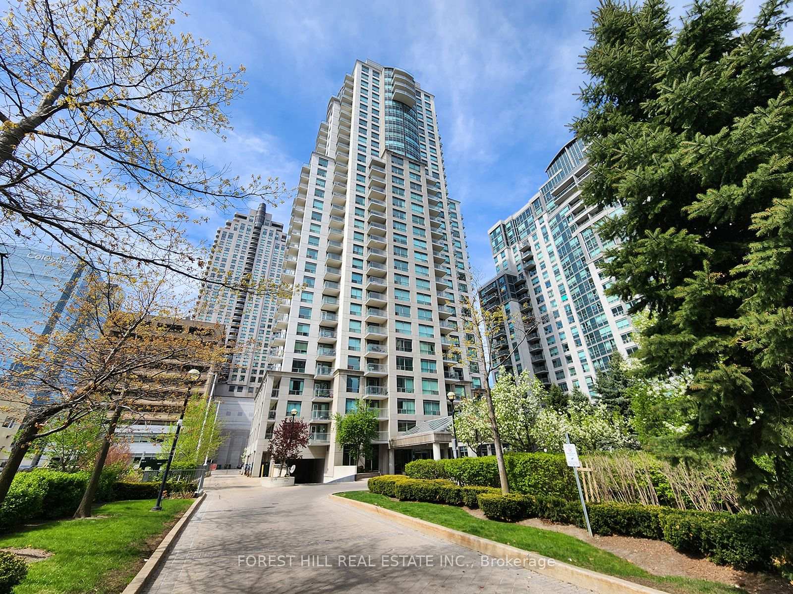 3 Bedrooms Condo at 21 Hillcrest, Toronto For sale