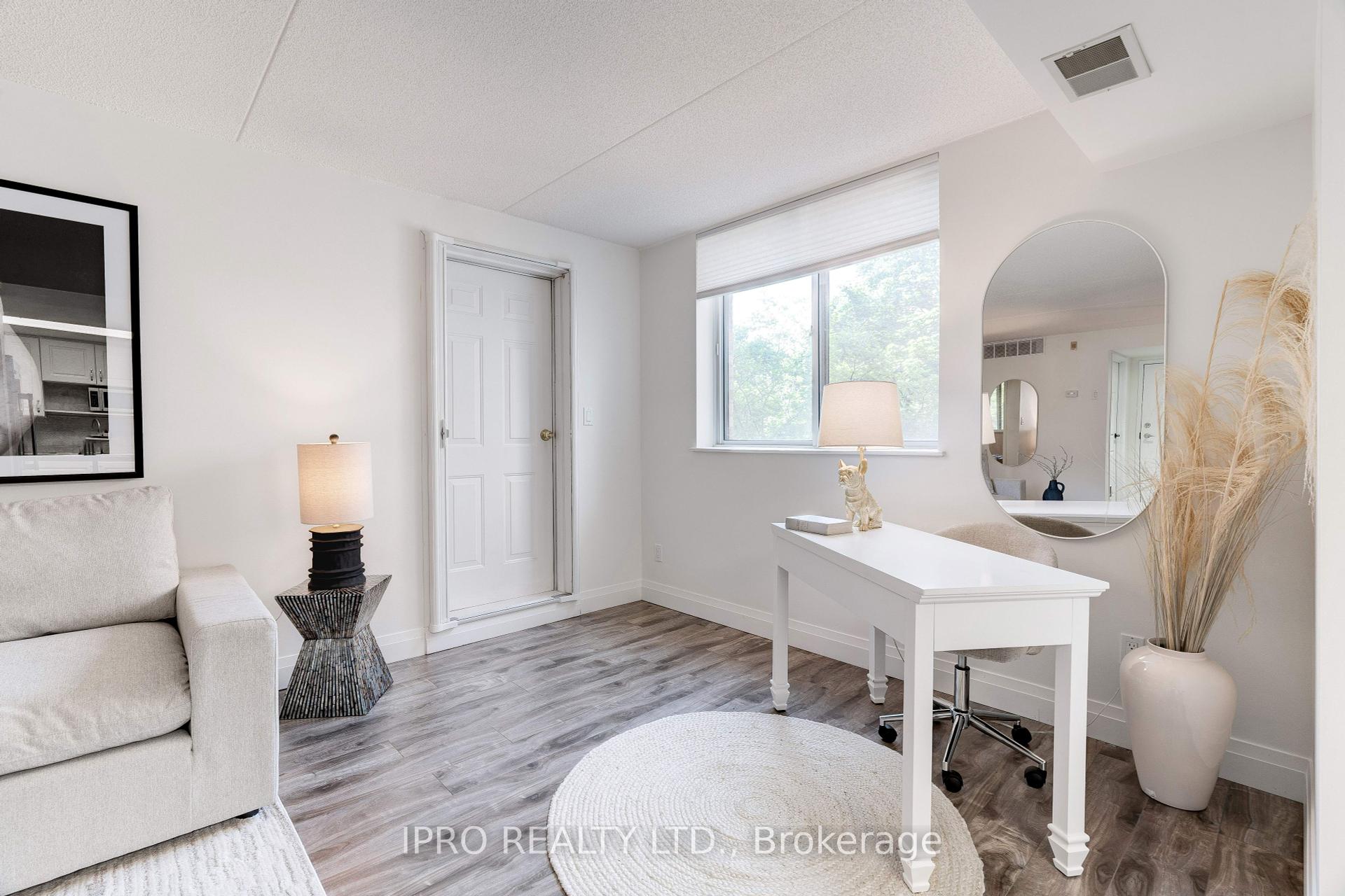2 Bedrooms Condo at 3499 Upper Middle, Burlington For sale