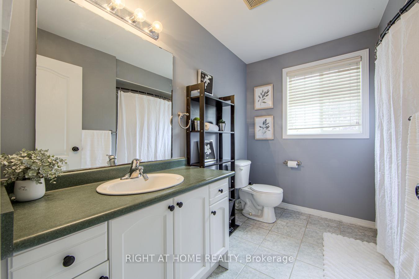 3 Bedrooms Condo at 7 Southside, Hamilton For sale