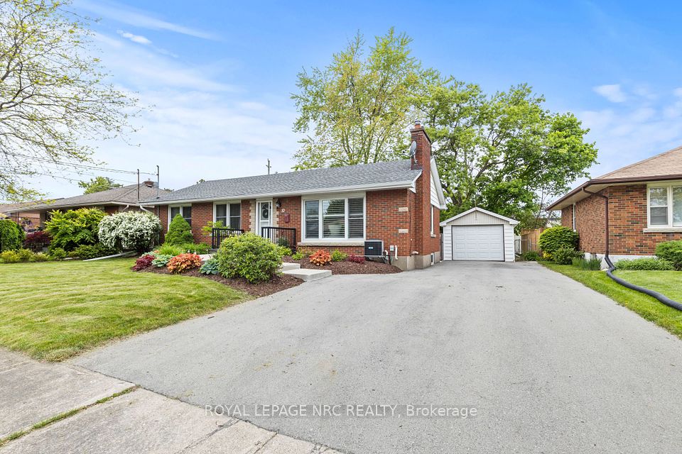 10 Whiteoak Drive, St. Catharines, ON L2M 3B4