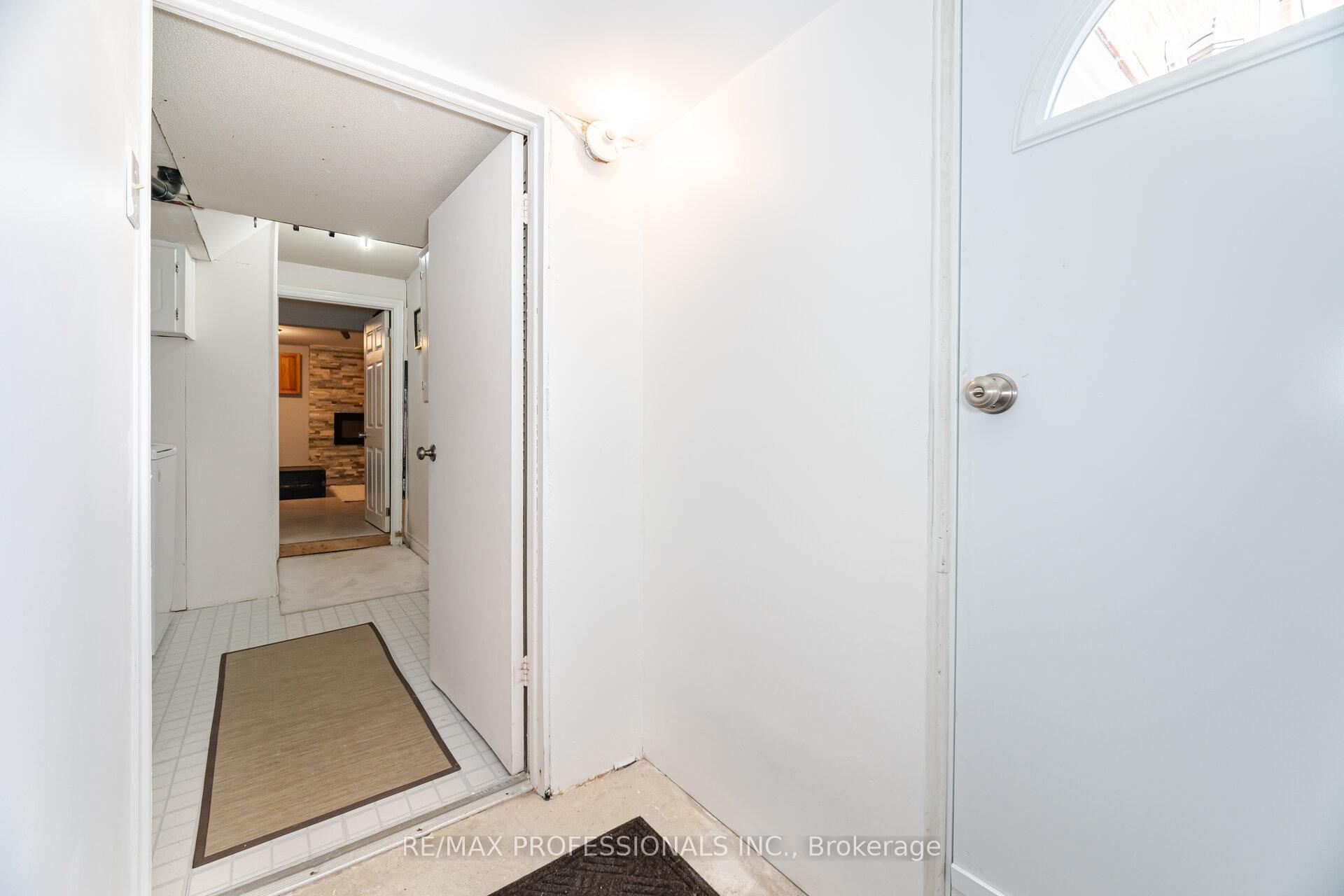 3 Bedrooms Condo at 582 Renforth, Toronto For sale