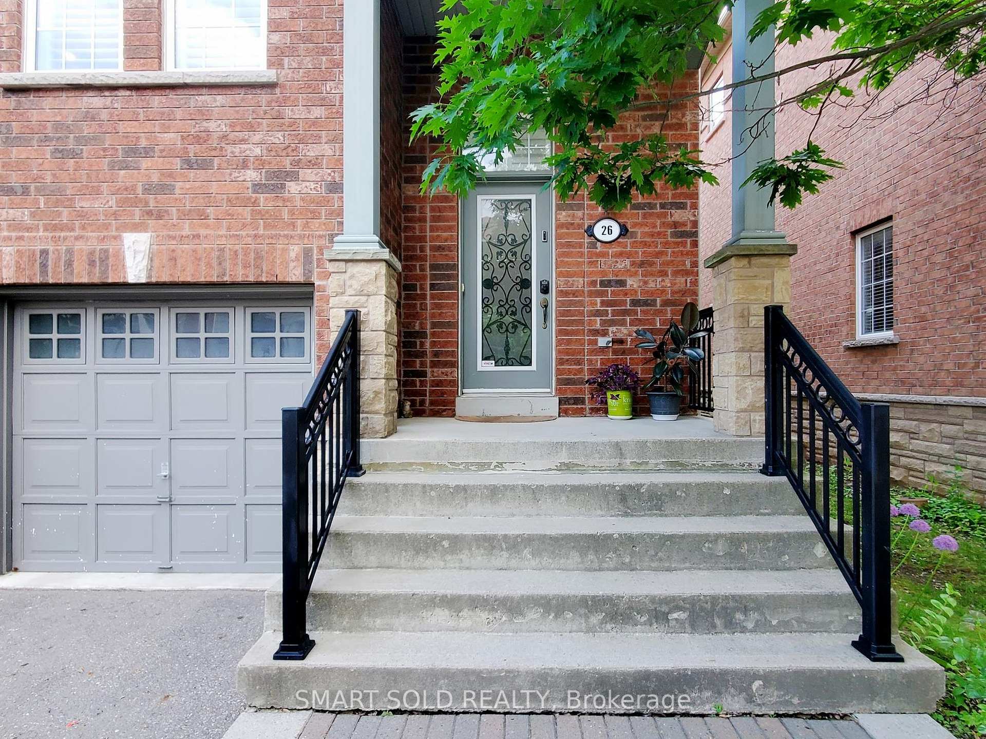 4 Bedrooms Condo at 230 Paisley, Mississauga For sale