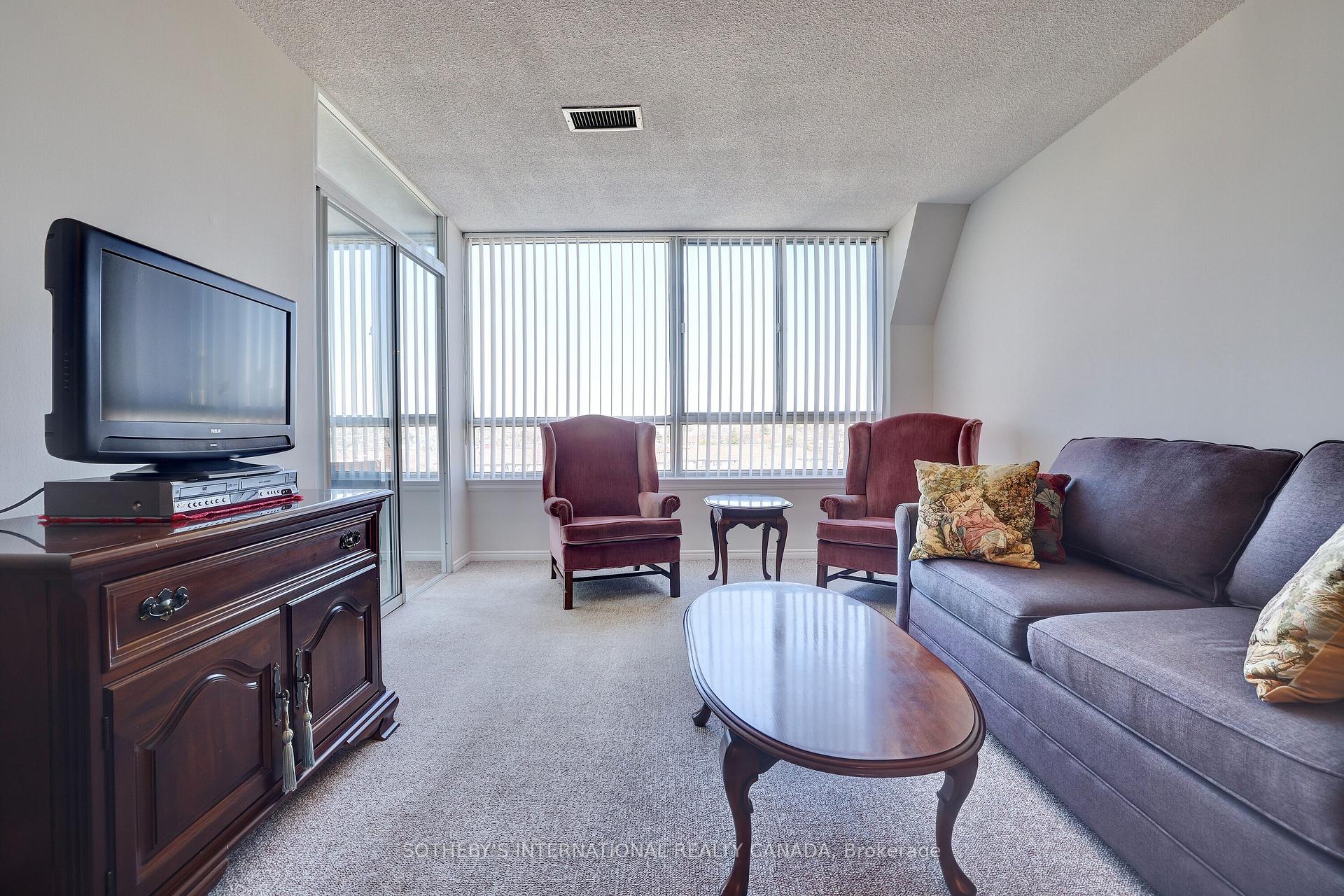 3 Bedrooms Condo at 1001 Cedarglen, Mississauga For sale