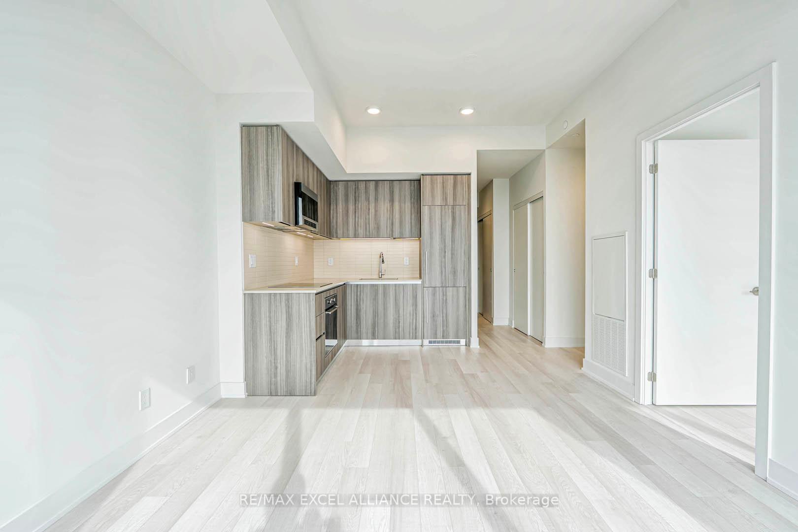 2 Bedrooms Condo at 8 Cumberland, Toronto For sale
